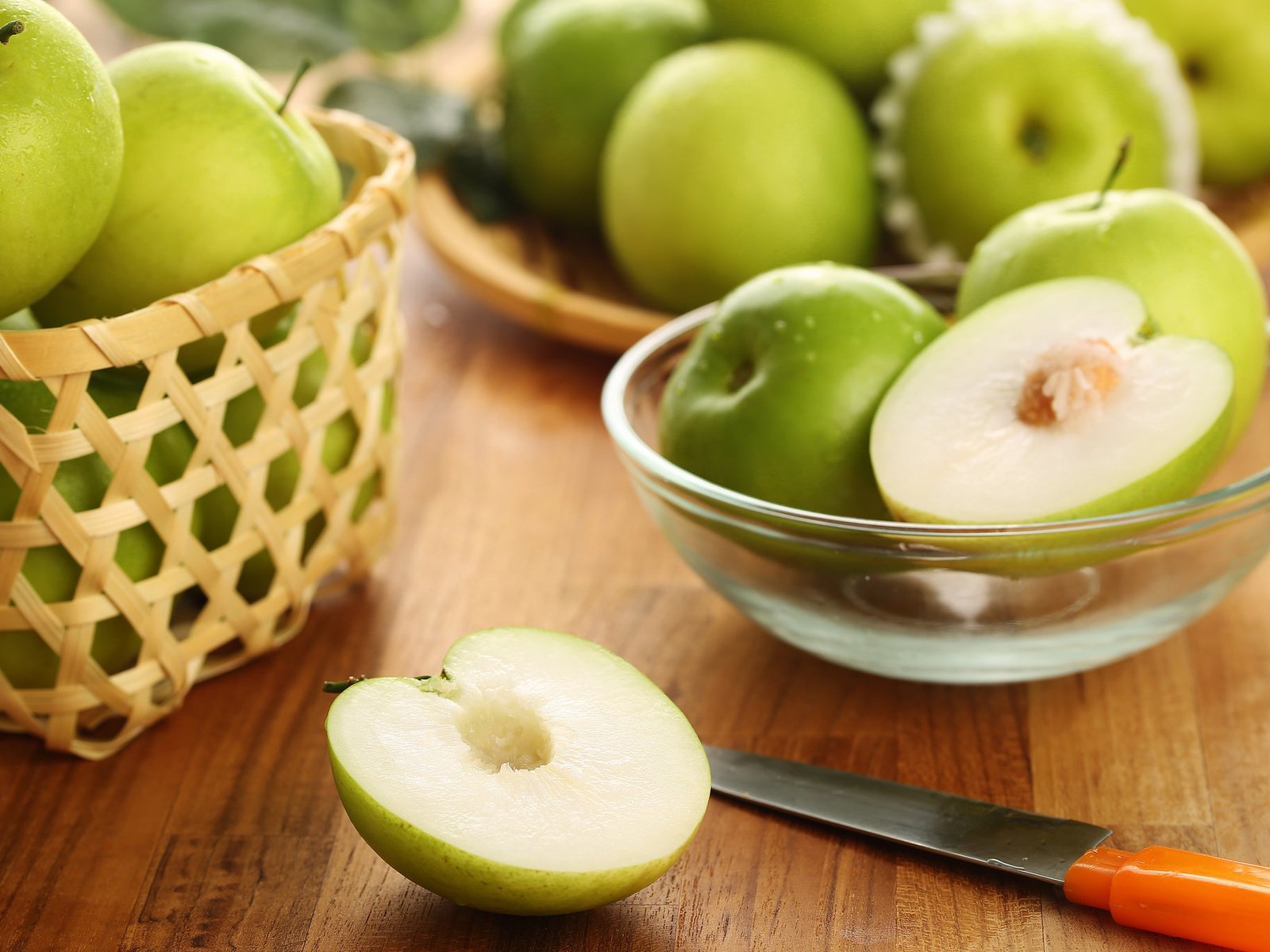 Обои зелёный, яблоки, плод, фрукт, green, apples, the fruit, fruit разрешение 2048x1365 Загрузить