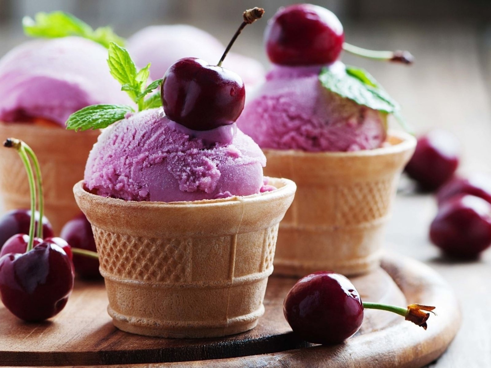 Обои мята, мороженое, ягоды, вишня, стаканчики, вафельный стаканчик, mint, ice cream, berries, cherry, cups, waffle cup разрешение 3840x2160 Загрузить