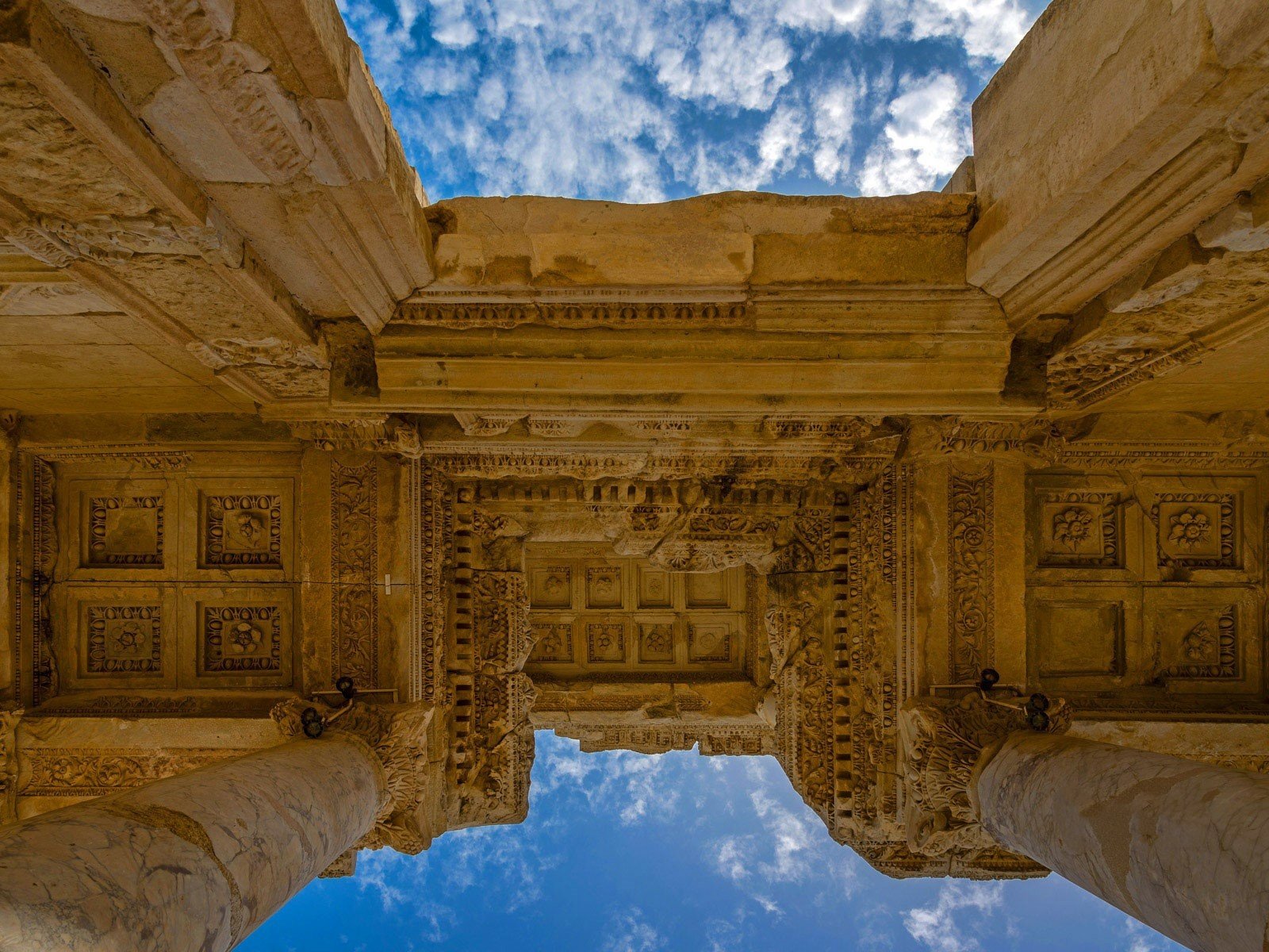 Обои небо, руины, архитектура, турция, эфес, библиотека цельса, the sky, ruins, architecture, turkey, ephesus, the library of celsus разрешение 1920x1200 Загрузить