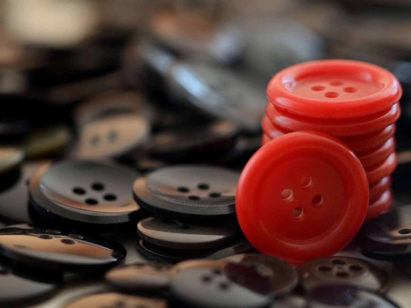 Обои красные, чёрные, пуговицы, пуговица, пуговки, red, black, buttons, button разрешение 1920x1200 Загрузить