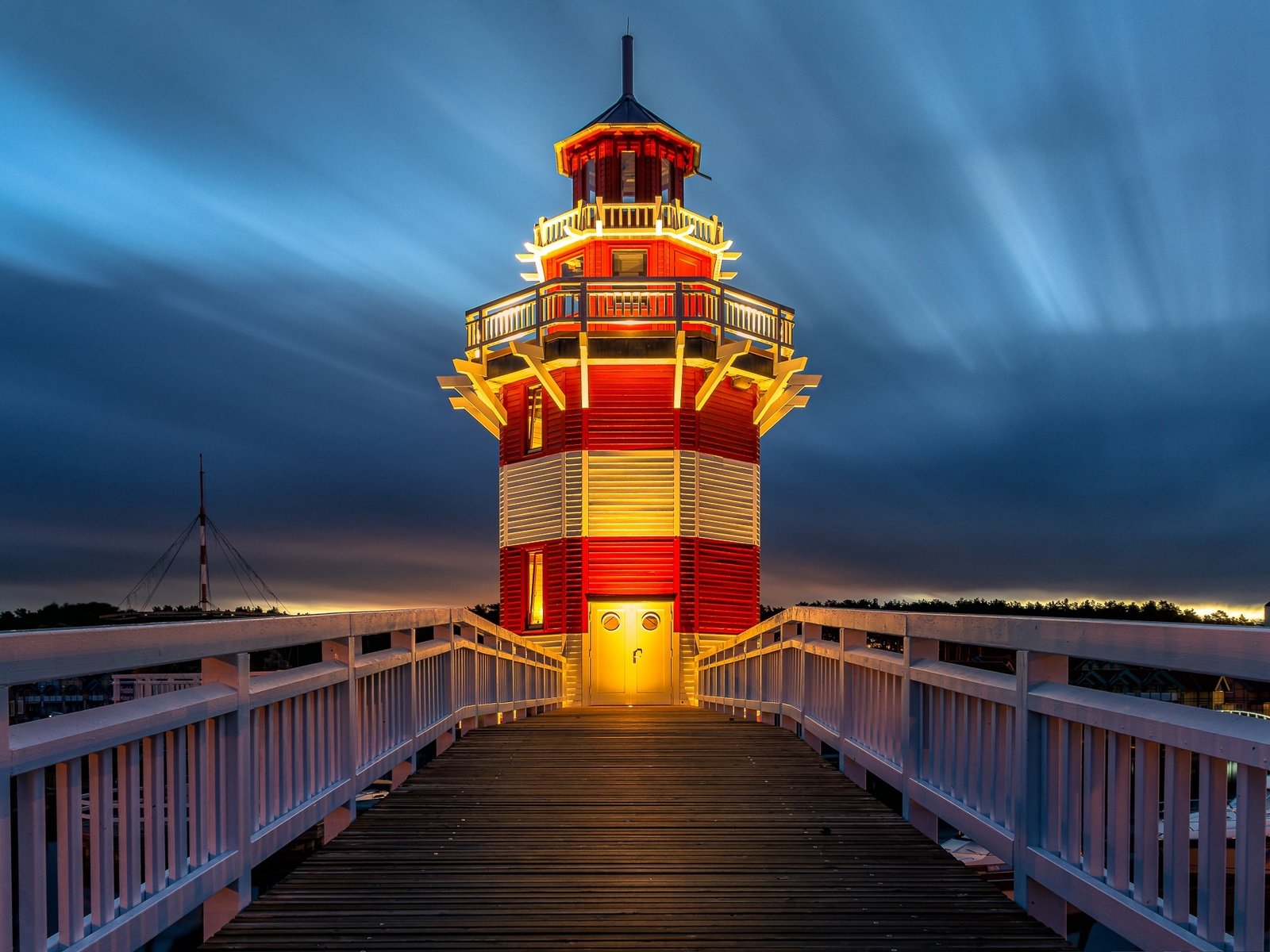 Обои небо, маяк, мост, германия, rheinsberg lighthouse, райнсберг, the sky, lighthouse, bridge, germany, rheinsberg разрешение 2048x1365 Загрузить