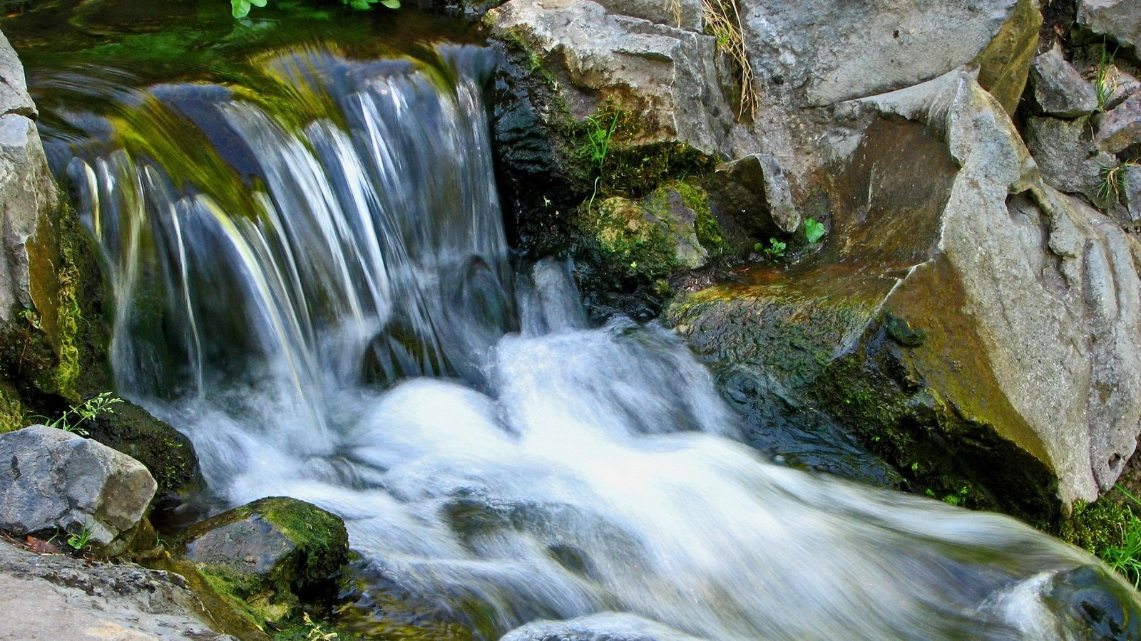 Обои камни, ручей, водопад, поток, мох, течение, stones, stream, waterfall, moss, for разрешение 1920x1200 Загрузить