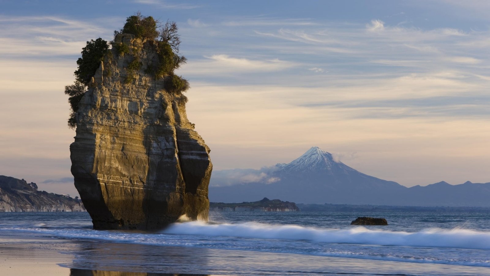 Обои море, скала, новая зеландия, гора таранаки, sea, rock, new zealand, mt taranaki разрешение 2560x1440 Загрузить