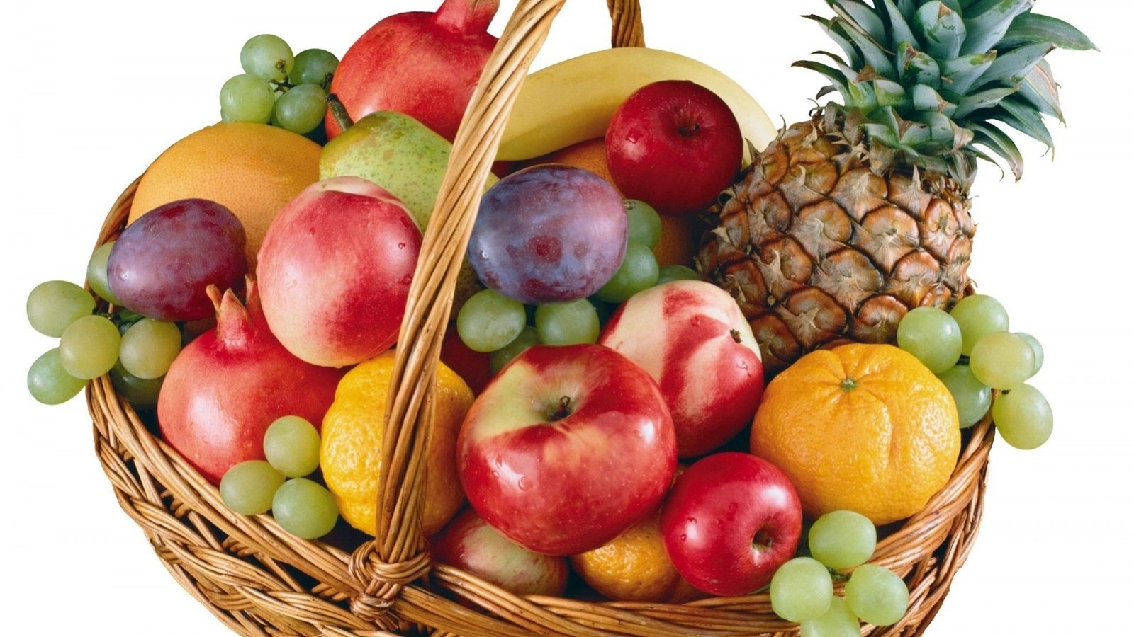 Обои виноград, ананас, фрукты, груша, яблоки, нектарин, слива, апельсины, гранаты, корзина, белый фон, мандарины, бананы, grapes, pineapple, fruit, pear, nectarine, apples, drain, oranges, grenades, basket, white background, tangerines, bananas разрешение 1920x1522 Загрузить