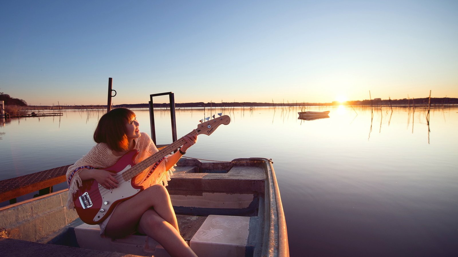 Обои озеро, девушка, гитара, музыка, лодка, lake, girl, guitar, music, boat разрешение 2047x1321 Загрузить