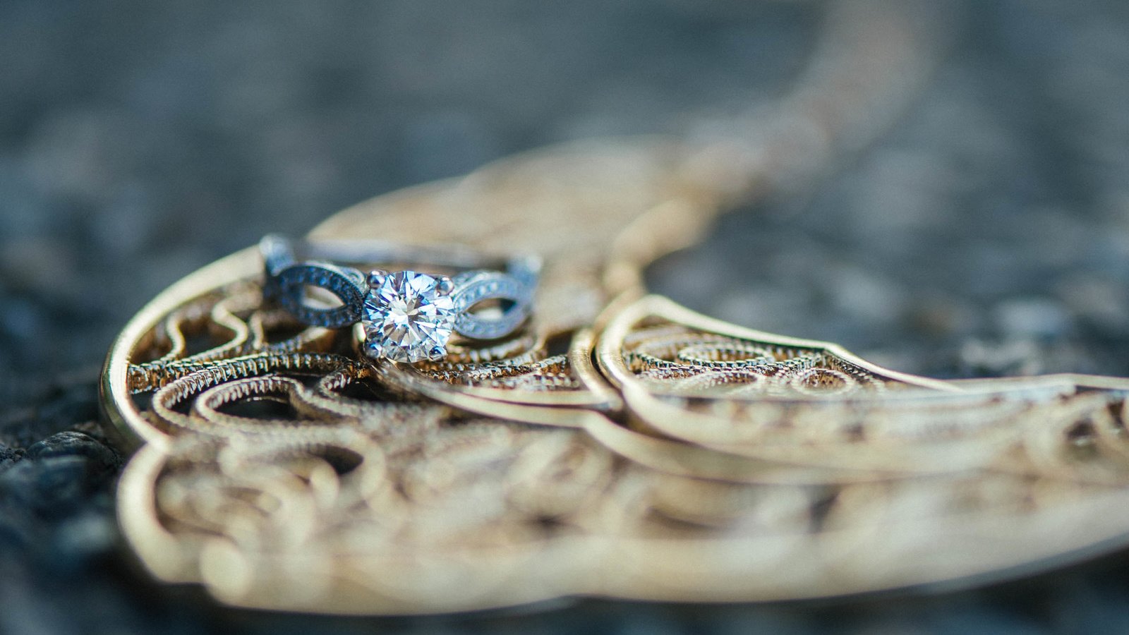 Обои камень, кольцо, обручальное, stone, ring, wedding разрешение 2736x1826 Загрузить
