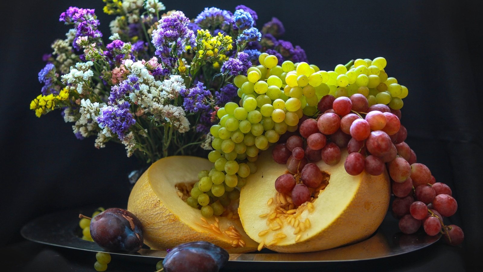 Обои цветы, виноград, фрукты, букет, натюрморт, сливы, дыня, flowers, grapes, fruit, bouquet, still life, plum, melon разрешение 2400x1535 Загрузить
