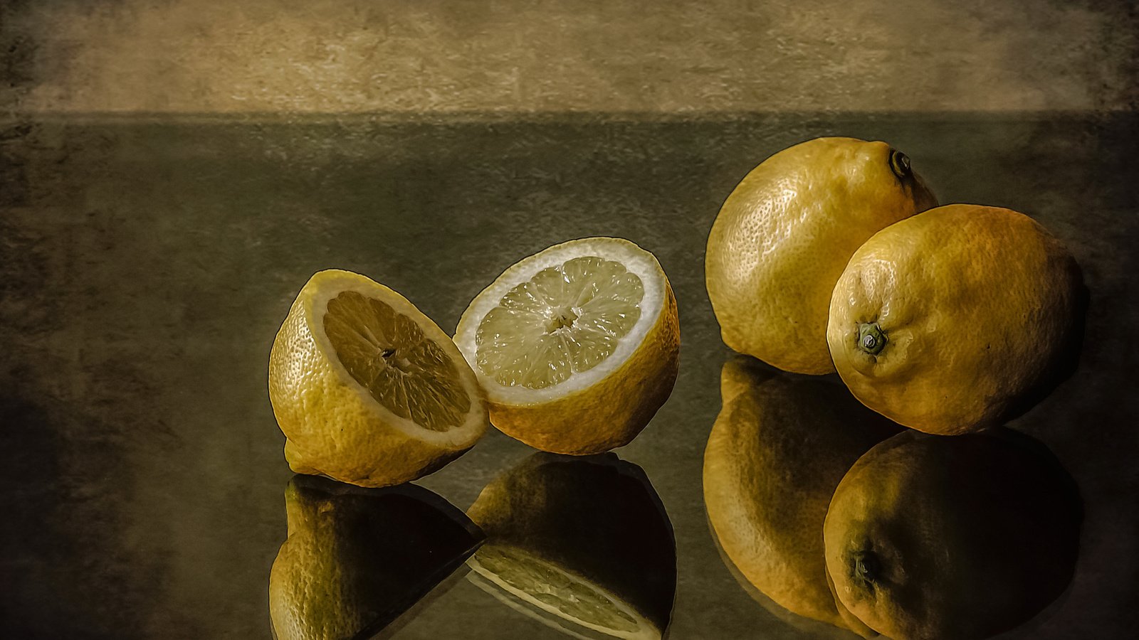 Обои отражение, цитрус, натюрморт, лимоны, reflection, citrus, still life, lemons разрешение 3132x2081 Загрузить