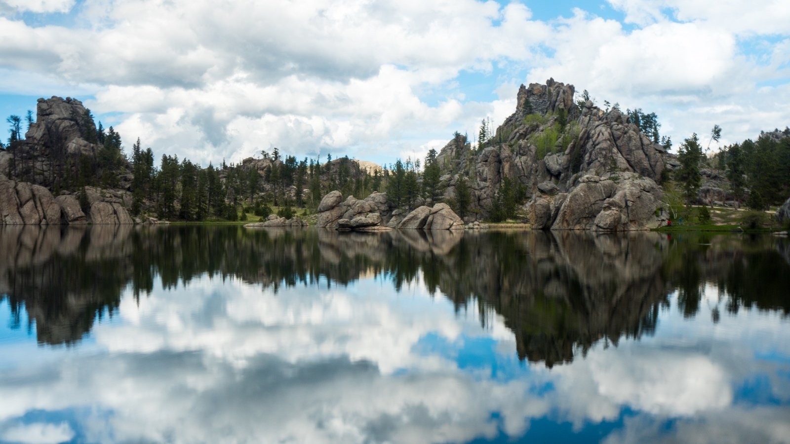 Обои небо, облака, озеро, скалы, природа, камни, отражение, пейзаж, the sky, clouds, lake, rocks, nature, stones, reflection, landscape разрешение 4608x3072 Загрузить