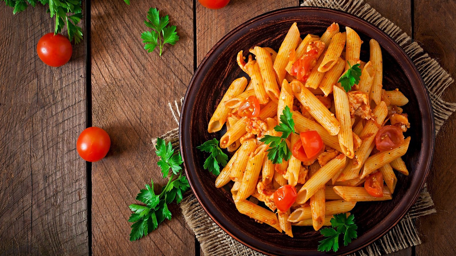 Обои помидоры, соус, петрушка, макароны, паста, tomatoes, sauce, parsley, pasta разрешение 1920x1200 Загрузить