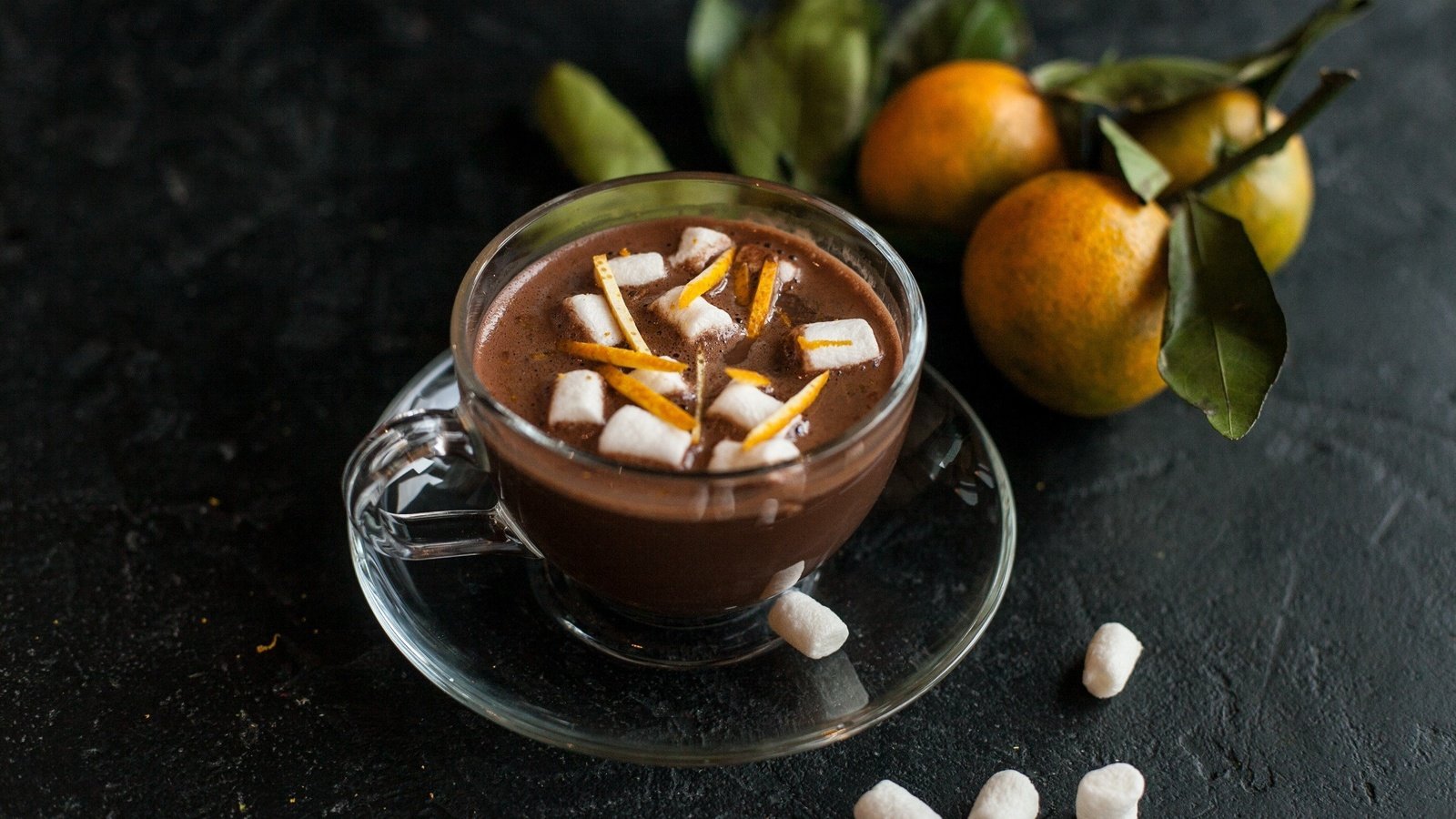 Обои напиток, мандарины, цедра, горячий шоколад, маршмеллоу, drink, tangerines, peel, hot chocolate, marshmallows разрешение 2500x1637 Загрузить