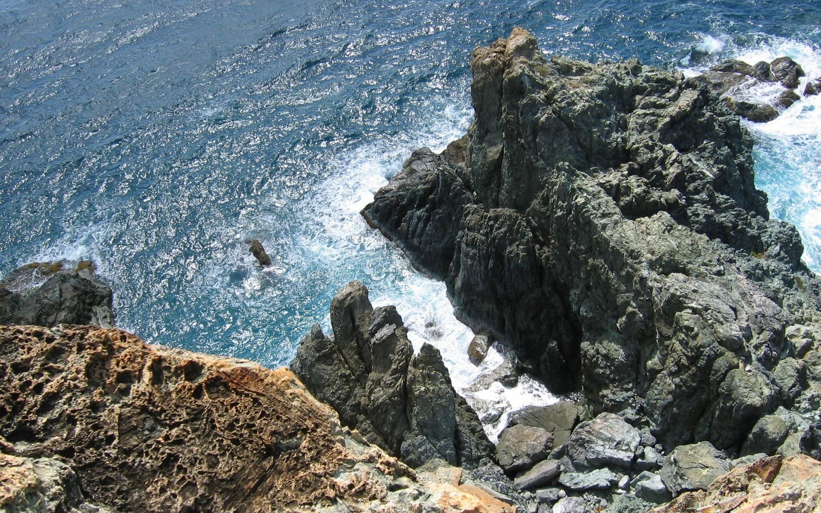 Обои скалы, море, обрыв, rocks, sea, open разрешение 1920x1200 Загрузить