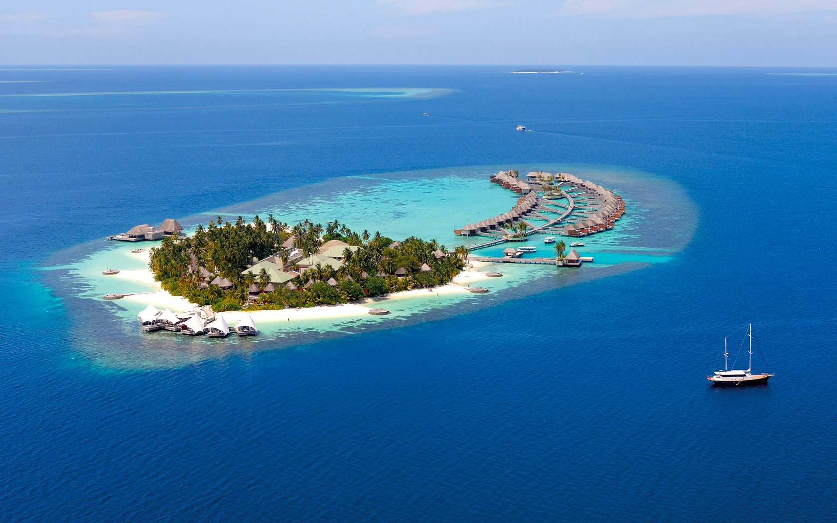 Обои море, яхта, остров, бунгало, тропики, мальдивы, sea, yacht, island, bungalow, tropics, the maldives разрешение 2100x1395 Загрузить