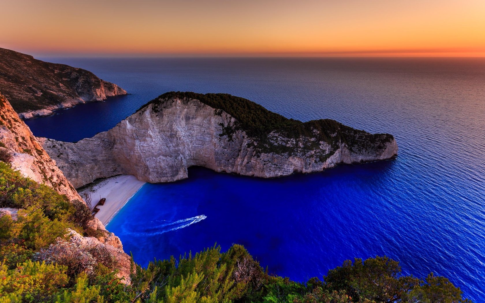 Обои скалы, море, пляж, остров, греция, ionian islands, navagio, rocks, sea, beach, island, greece разрешение 2048x1365 Загрузить