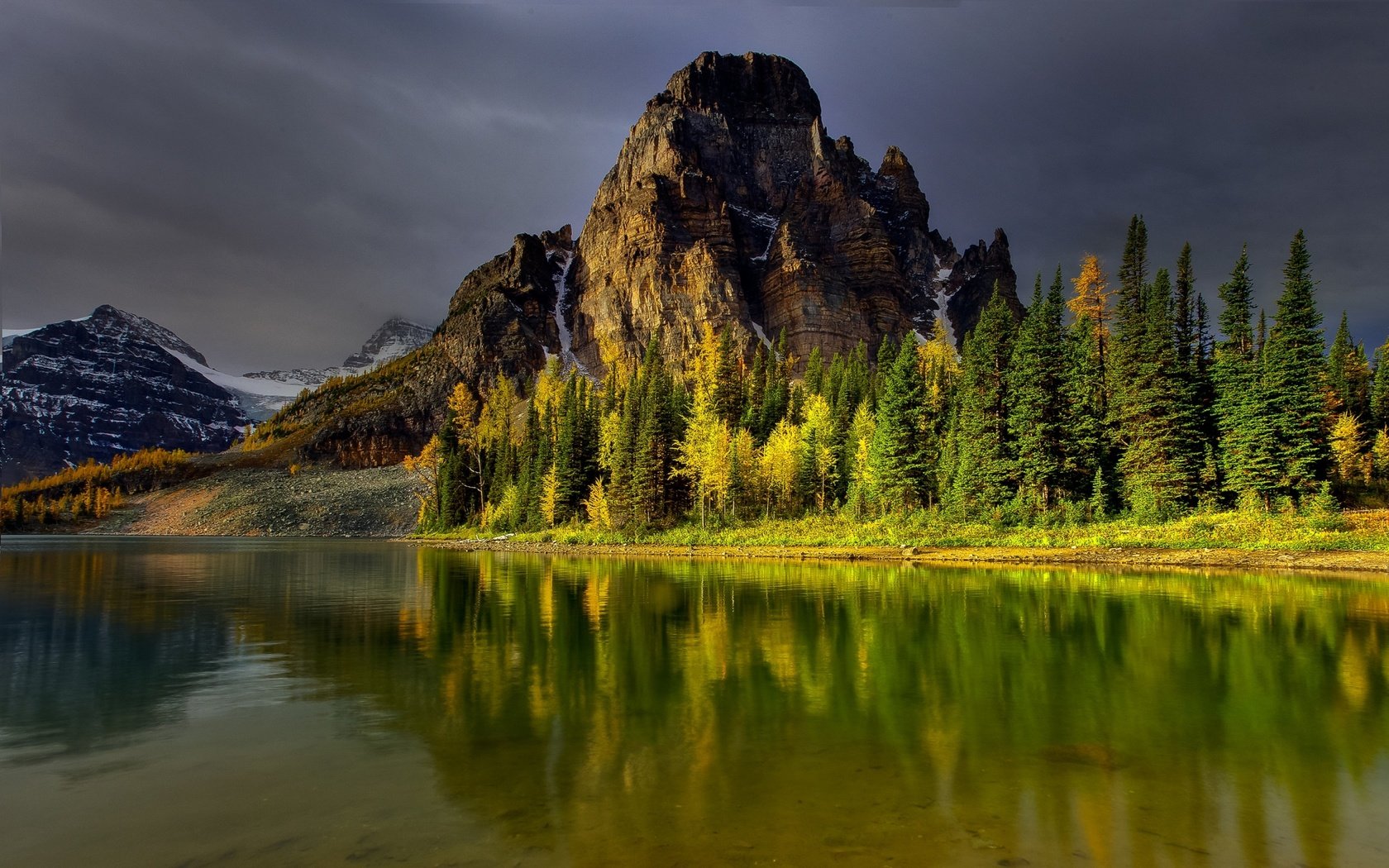 Обои небо, деревья, озеро, горы, лес, отражение, водоем, the sky, trees, lake, mountains, forest, reflection, pond разрешение 2560x1600 Загрузить