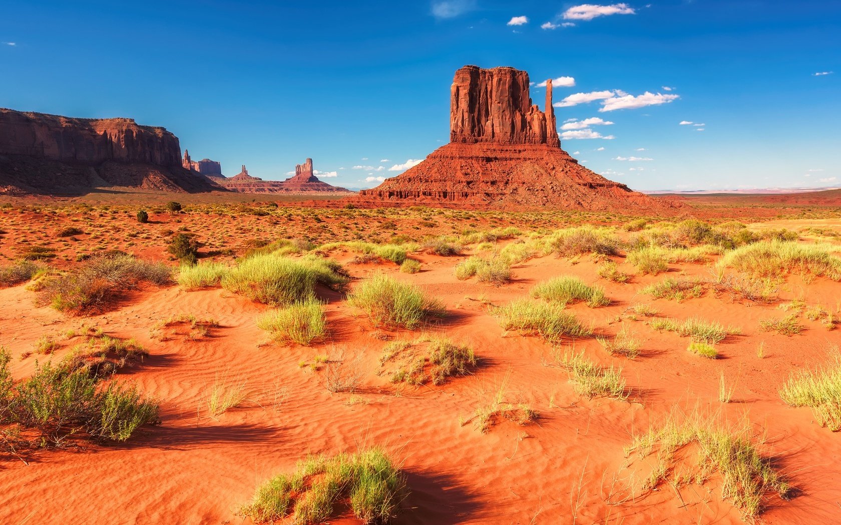 Обои трава, горы, скалы, пустыня, сша, аризона, долина монументов, grass, mountains, rocks, desert, usa, az, monument valley разрешение 1920x1282 Загрузить