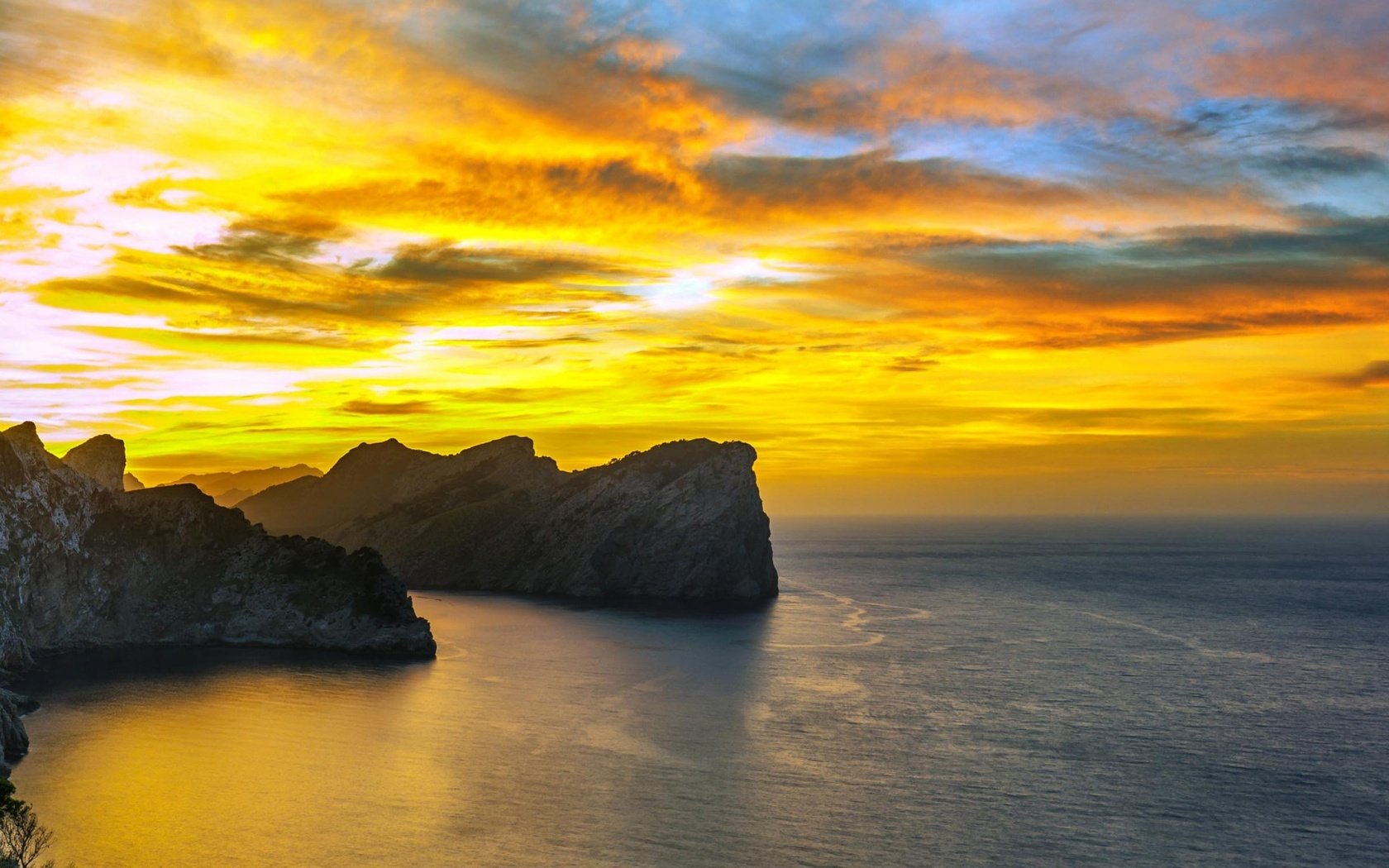 Обои небо, облака, скалы, закат, пейзаж, море, испания, мальорка, the sky, clouds, rocks, sunset, landscape, sea, spain, mallorca разрешение 1920x1200 Загрузить