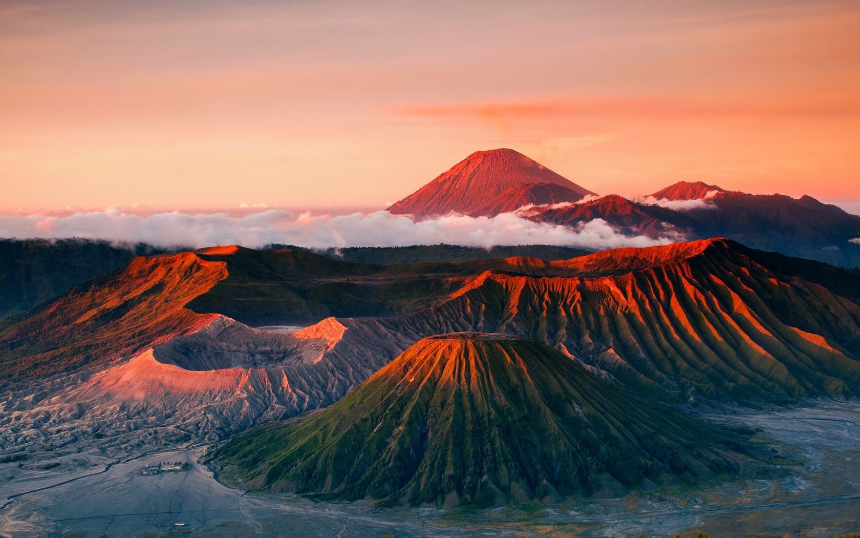 Обои горы, вулкан, индонезия, ява, бромо, тенгер, mountains, the volcano, indonesia, java, bromo, tanger разрешение 2560x1440 Загрузить