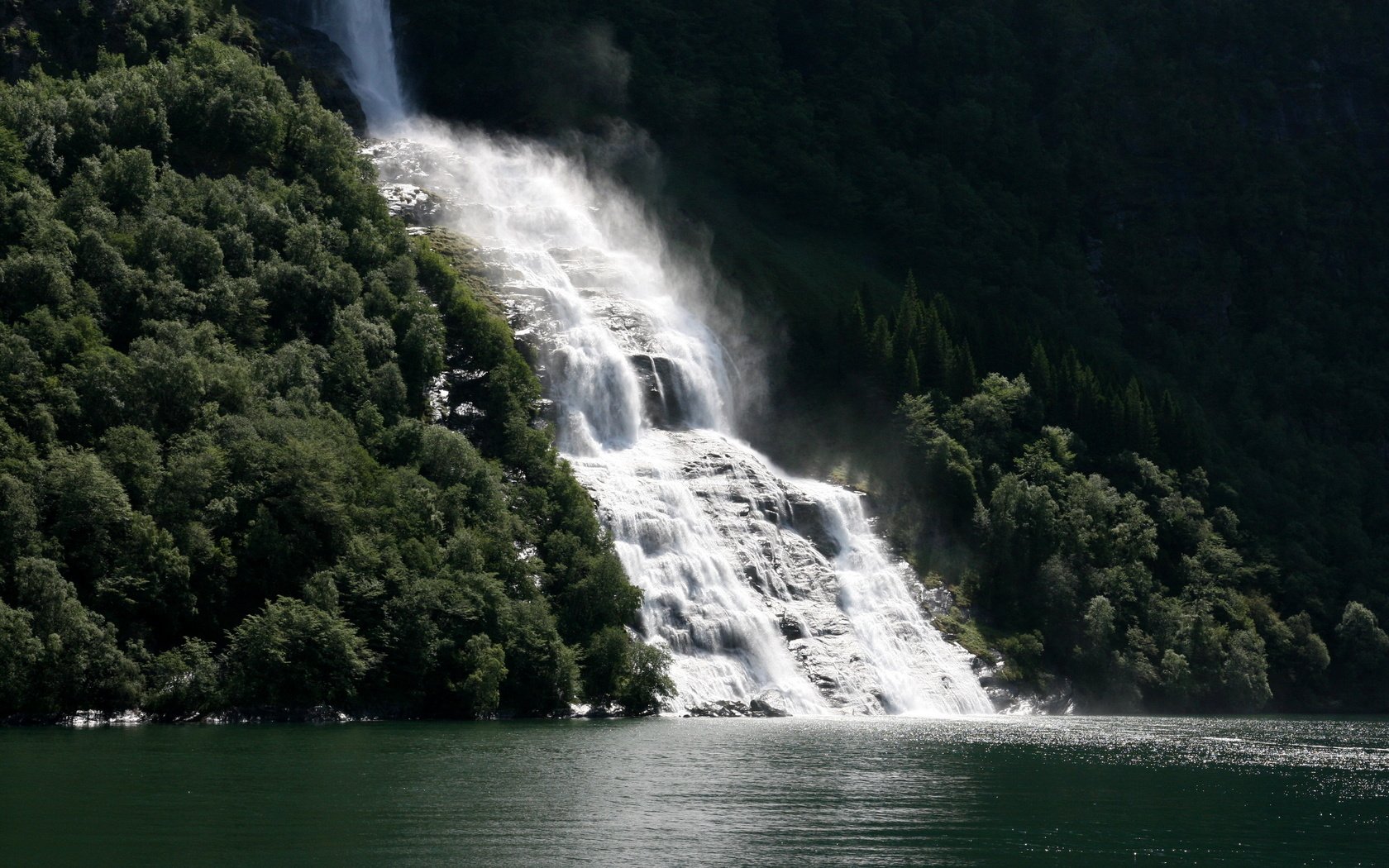 Обои природа, лес, водопад, норвегии, geiranger fjord, nature, forest, waterfall, norway разрешение 2595x1730 Загрузить