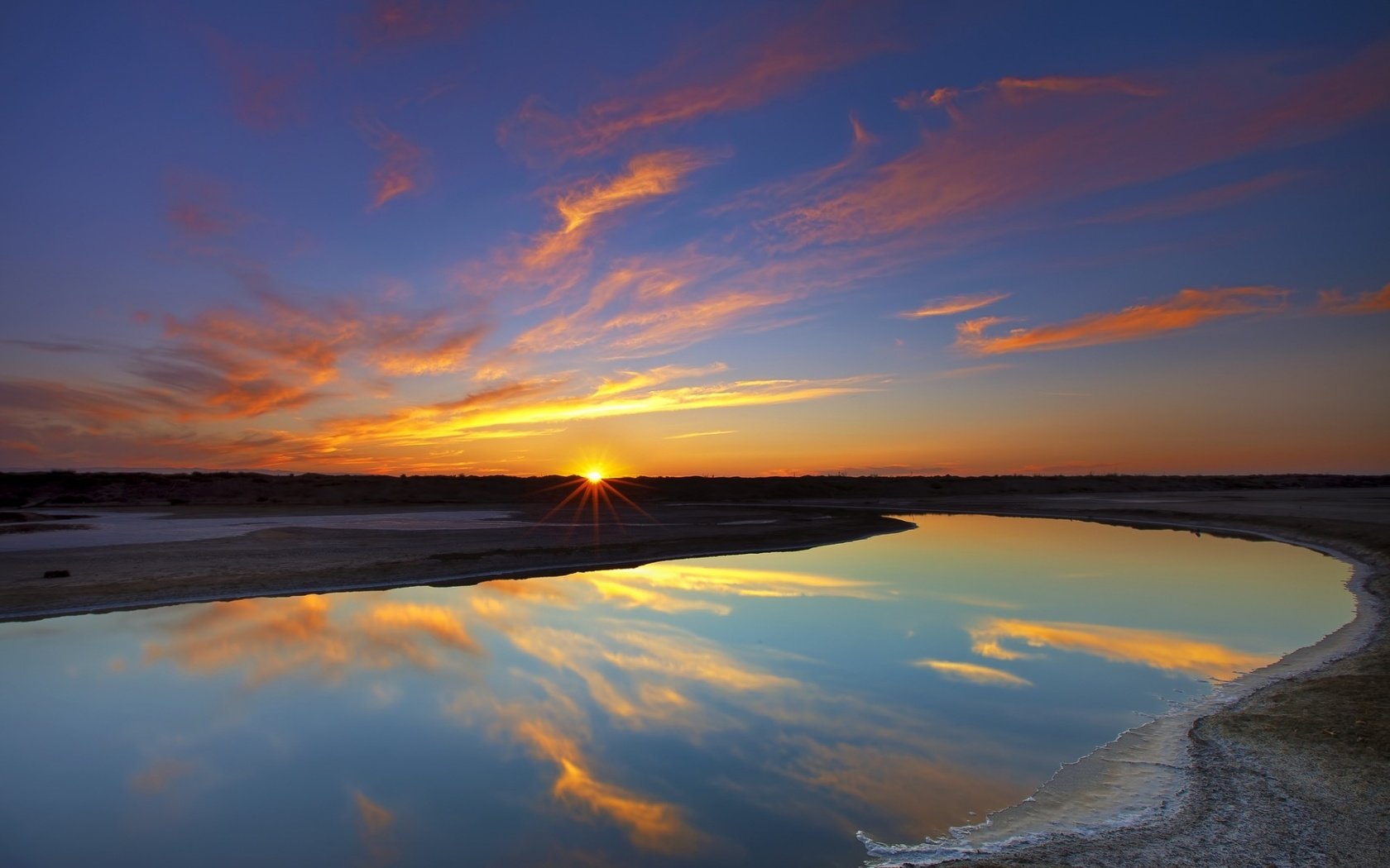 Обои небо, облака, вода, солнце, закат, побережье, the sky, clouds, water, the sun, sunset, coast разрешение 1920x1200 Загрузить