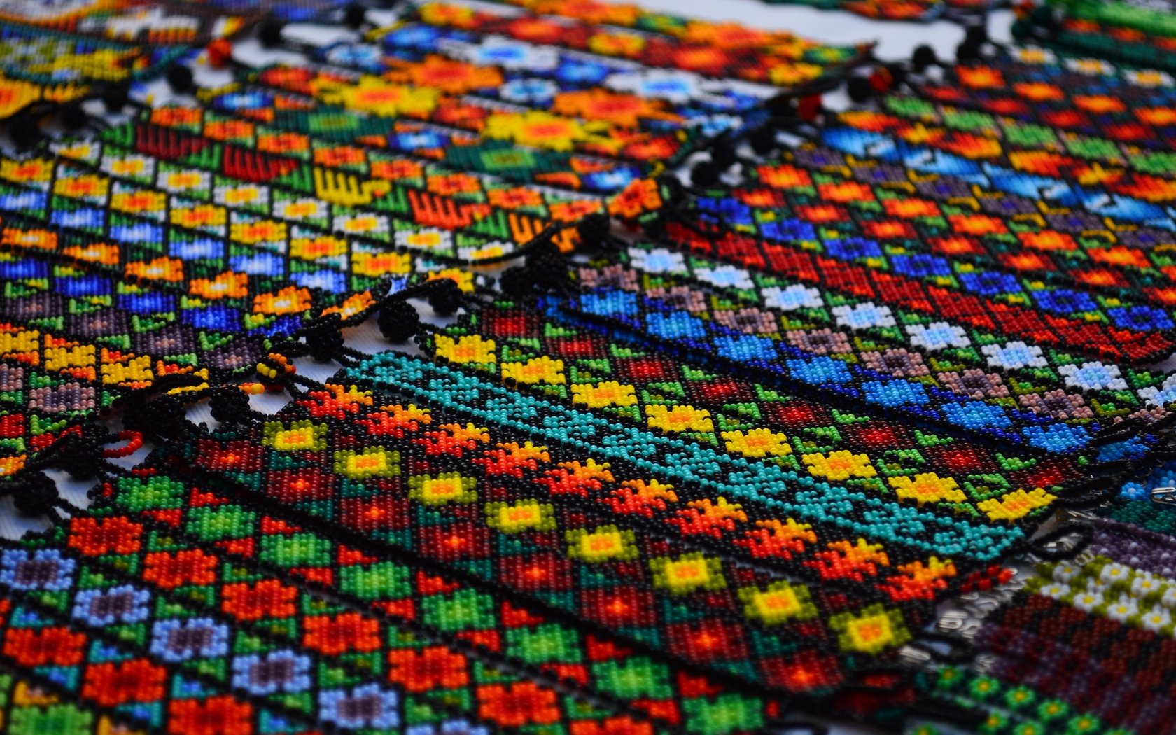 Обои цвет, браслеты, текстиль, шаблон, фенечки, ручная работа, ремесло, color, bracelets, textiles, template, baubles, handmade, craft разрешение 6016x4000 Загрузить