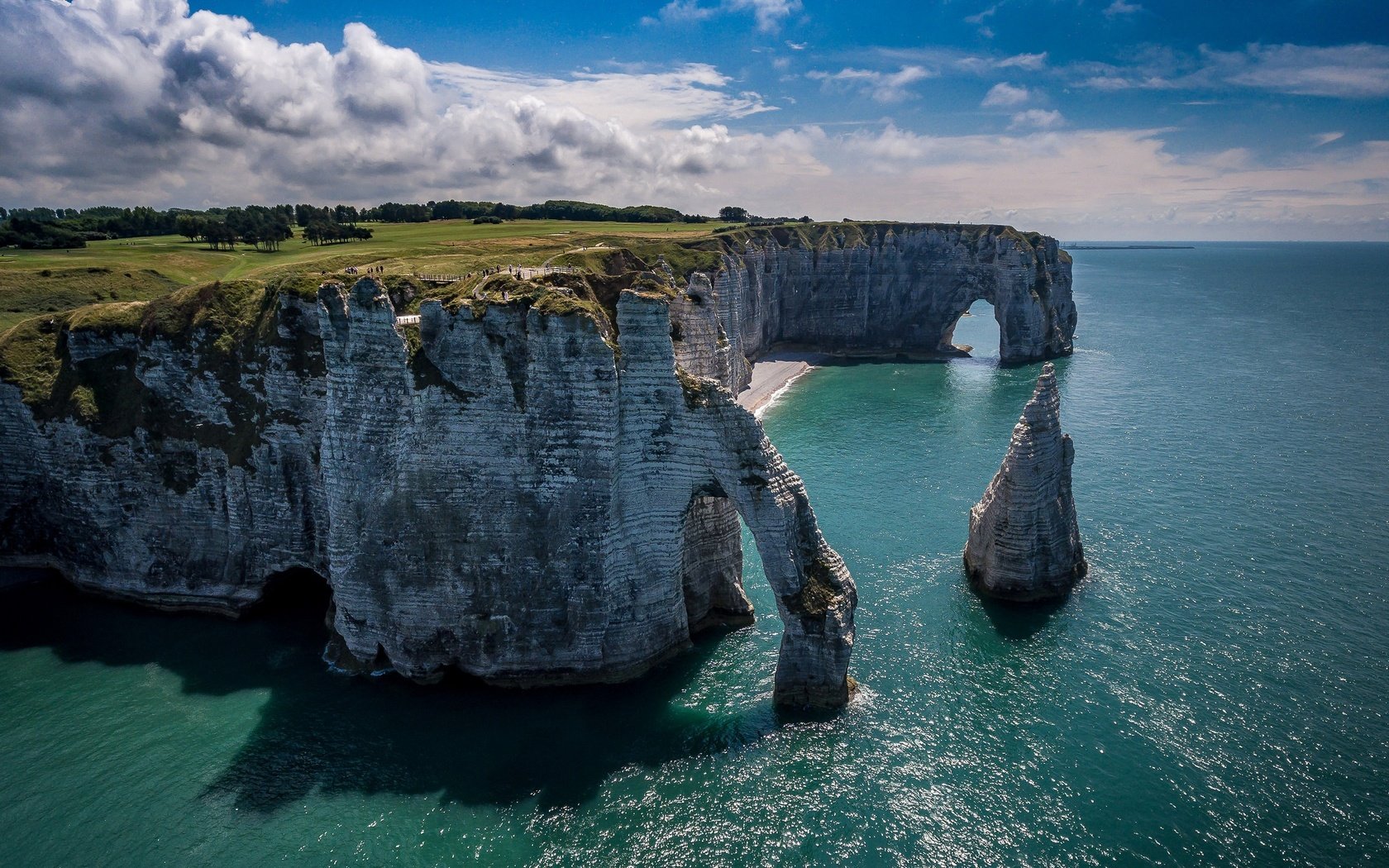 Обои небо, облака, скалы, море, франция, арка, этрета, the sky, clouds, rocks, sea, france, arch, étretat разрешение 2048x1320 Загрузить