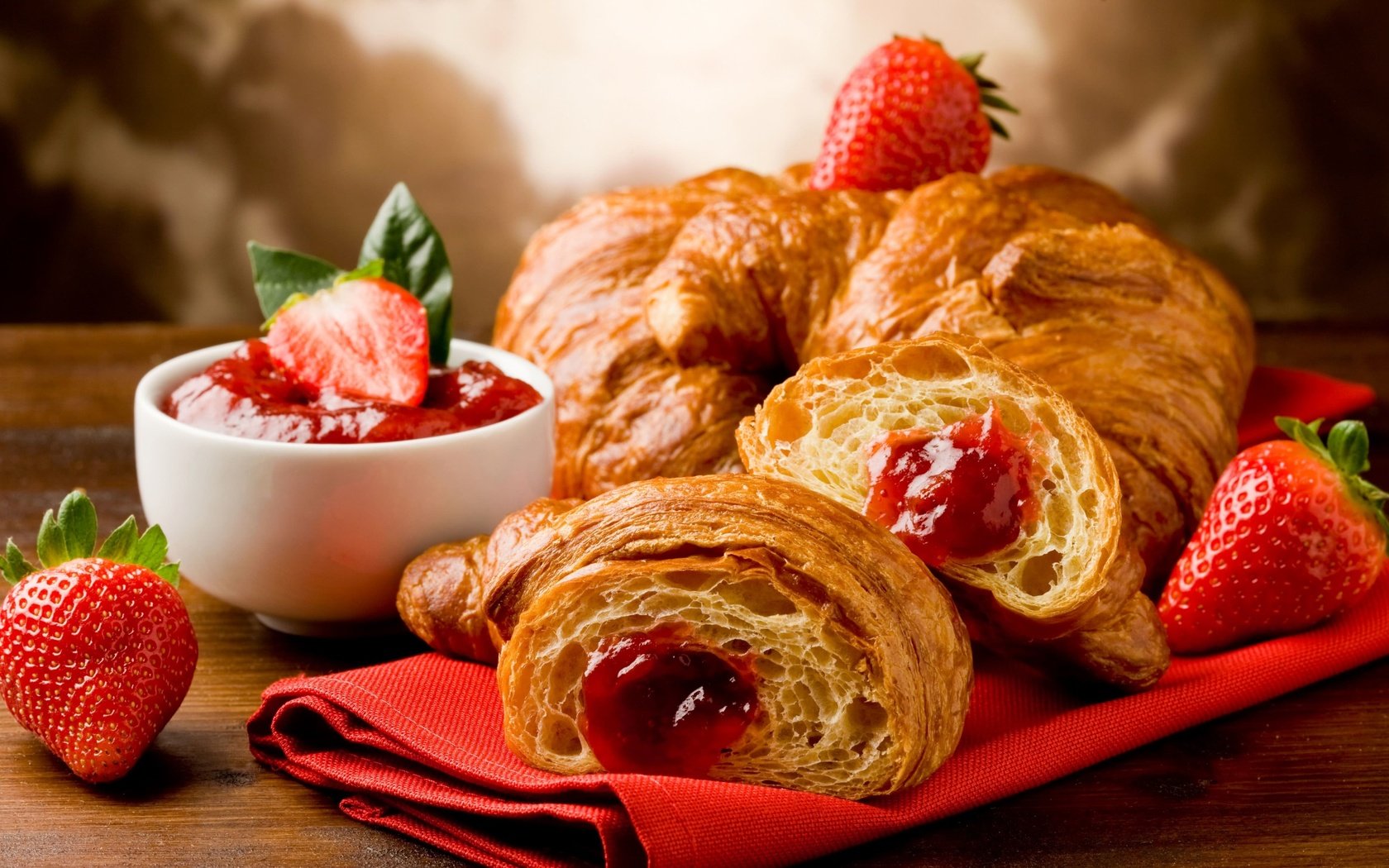 Обои клубника, джем, круассан, strawberry, jam, croissant разрешение 3400x2070 Загрузить