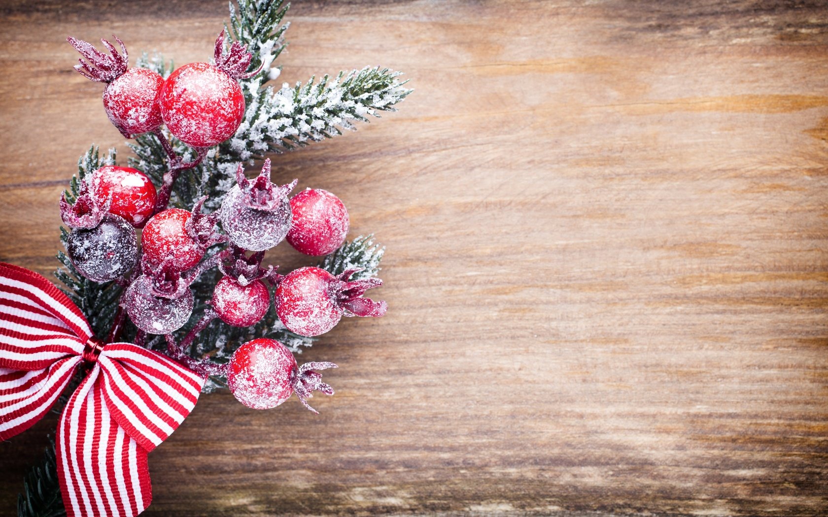 Обои ветка, новый год, елка, ягоды, рождество, елочные игрушки, бант, branch, new year, tree, berries, christmas, christmas decorations, bow разрешение 2880x1800 Загрузить