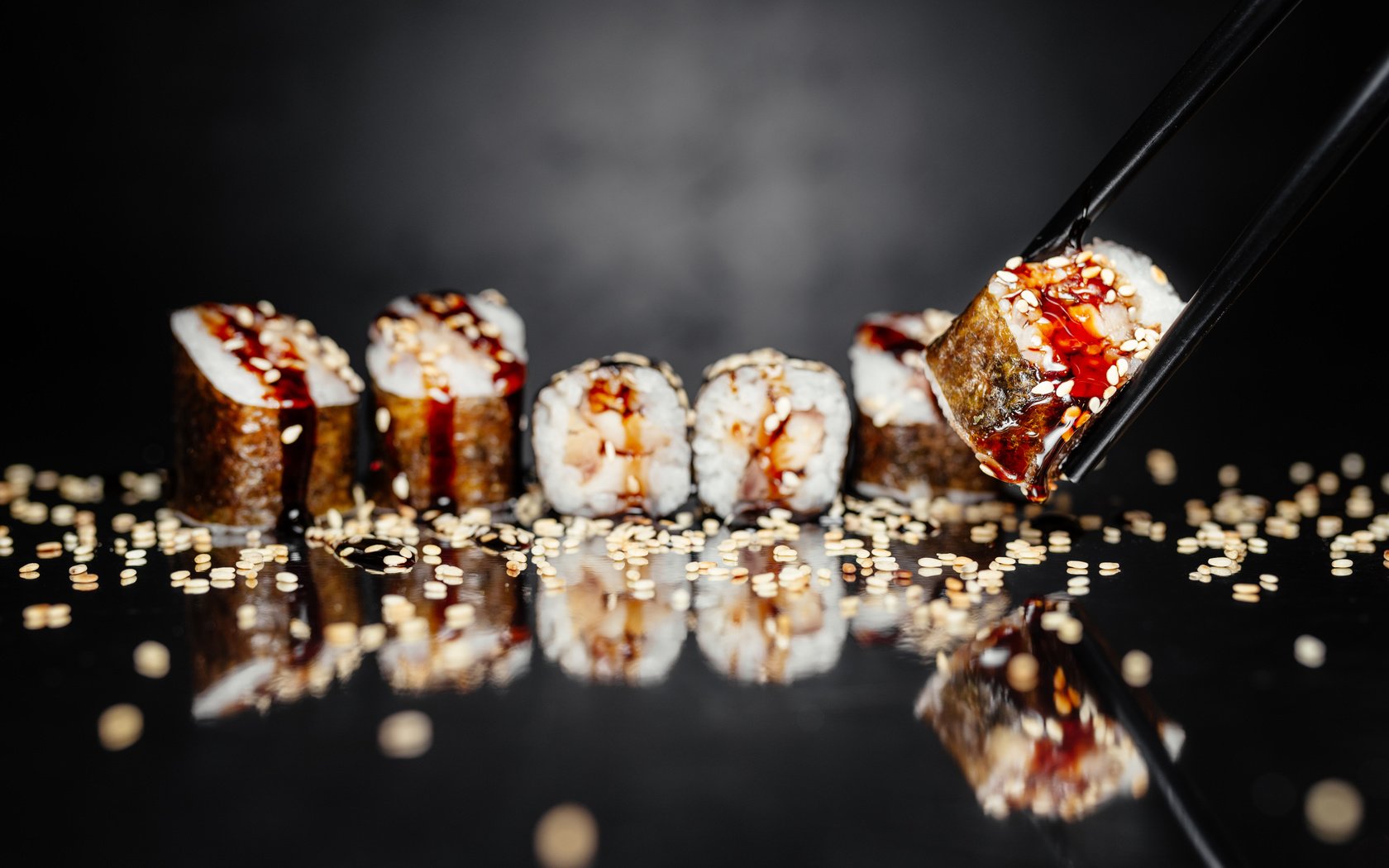 Обои черный фон, японии, рис, суши, rice, морепродукты, булка, black background, japan, figure, sushi, seafood, roll разрешение 5563x3714 Загрузить