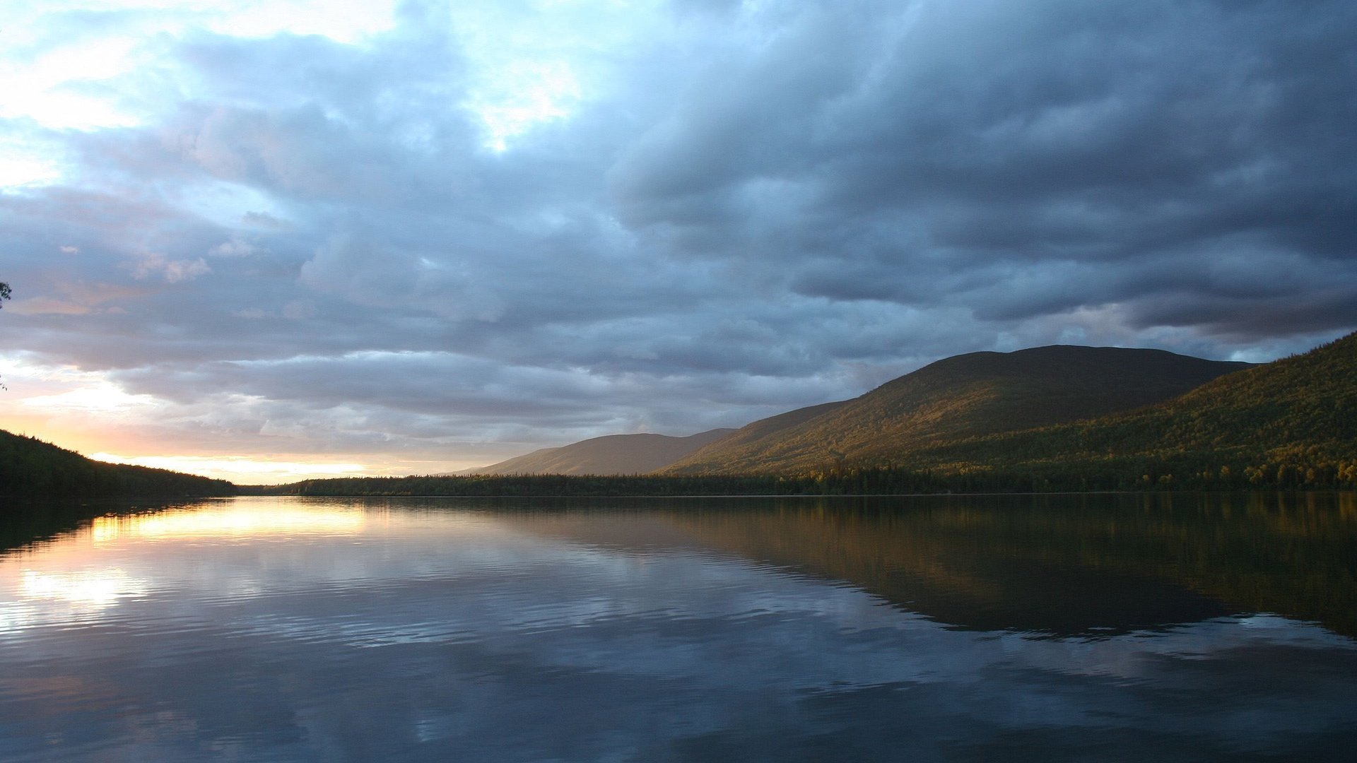 Обои облака, озеро, отражение, гора, clouds, lake, reflection, mountain разрешение 2560x1600 Загрузить
