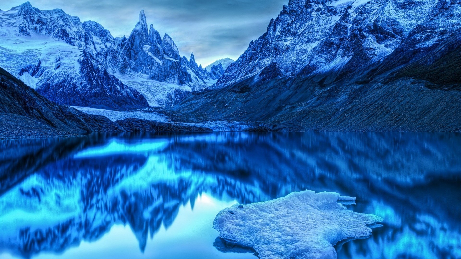 Обои озеро, горы, синий, холод, lake, mountains, blue, cold разрешение 1920x1200 Загрузить