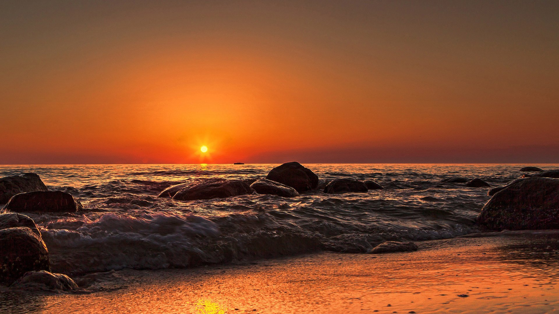 Обои камни, берег, волны, закат, море, пляж, stones, shore, wave, sunset, sea, beach разрешение 2048x1305 Загрузить