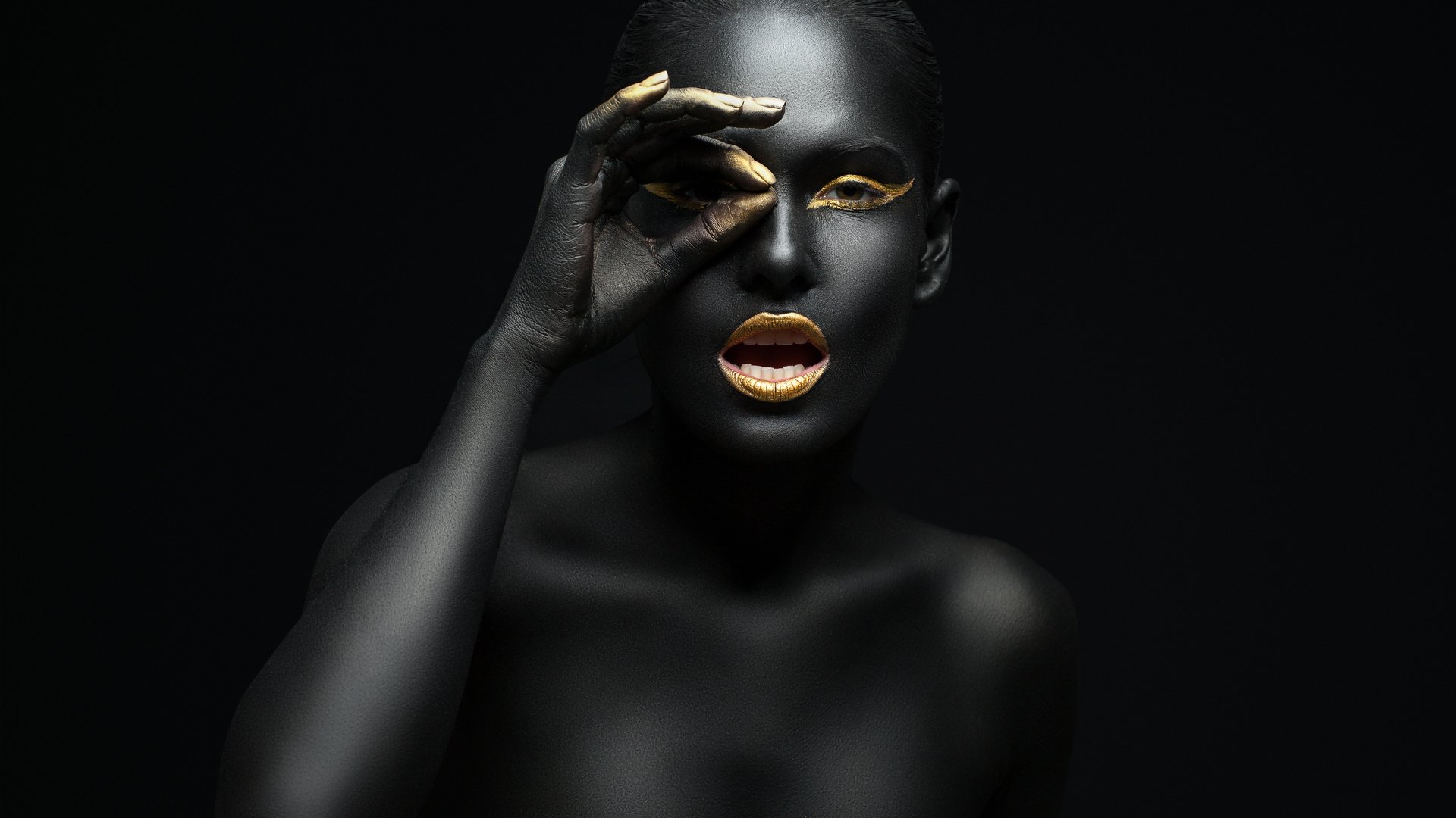 Обои черный, модель, макияж, золотой, блака, золотая, грим, модел, black, model, makeup, gold разрешение 5616x3744 Загрузить