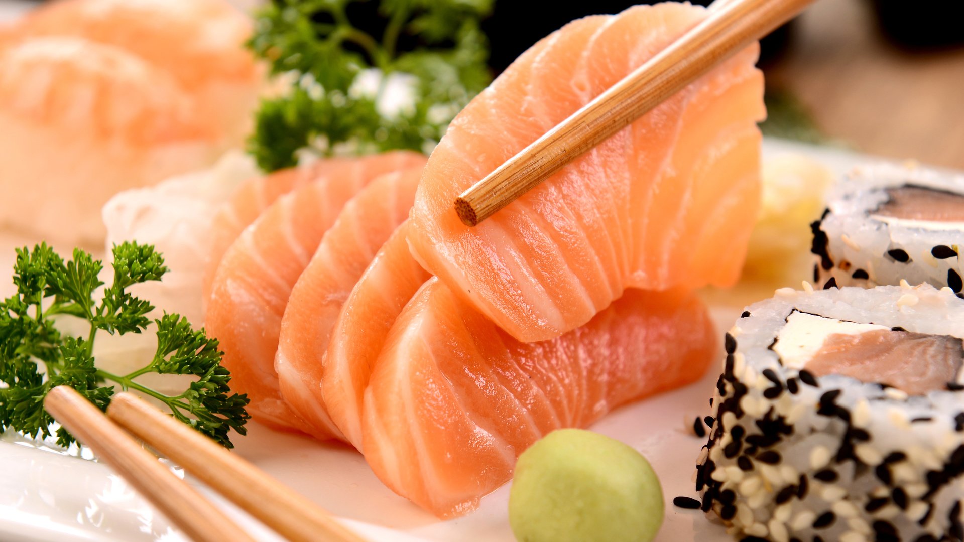 Обои рыба, палочки, суши, японская кухня, зелень петрушки, fish, sticks, sushi, japanese cuisine, parsley разрешение 5478x3846 Загрузить