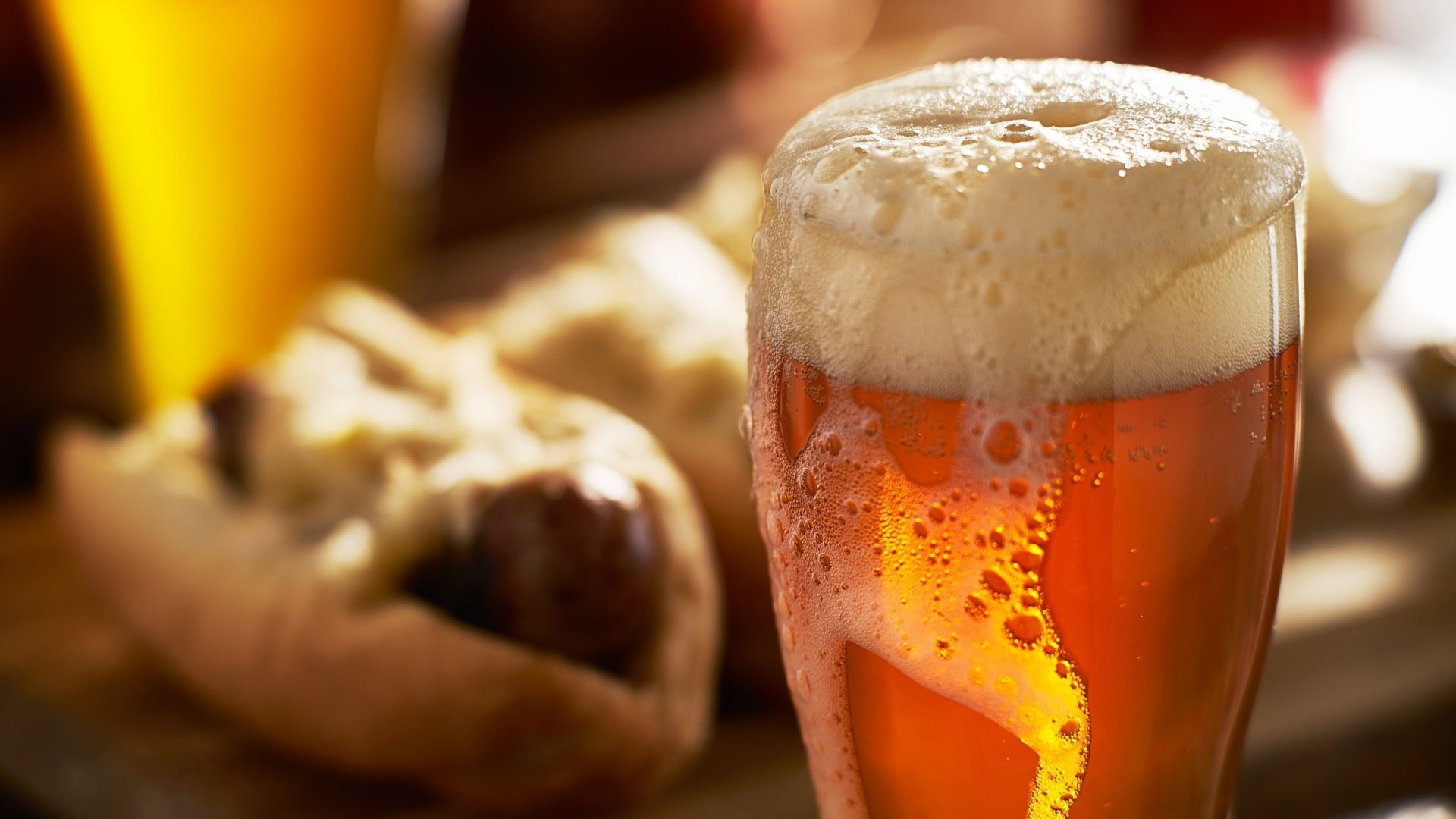 Обои бокал, стакан, пиво, пена, хот-дог, joshua resnick, glass, beer, foam, hot dog разрешение 2048x1366 Загрузить