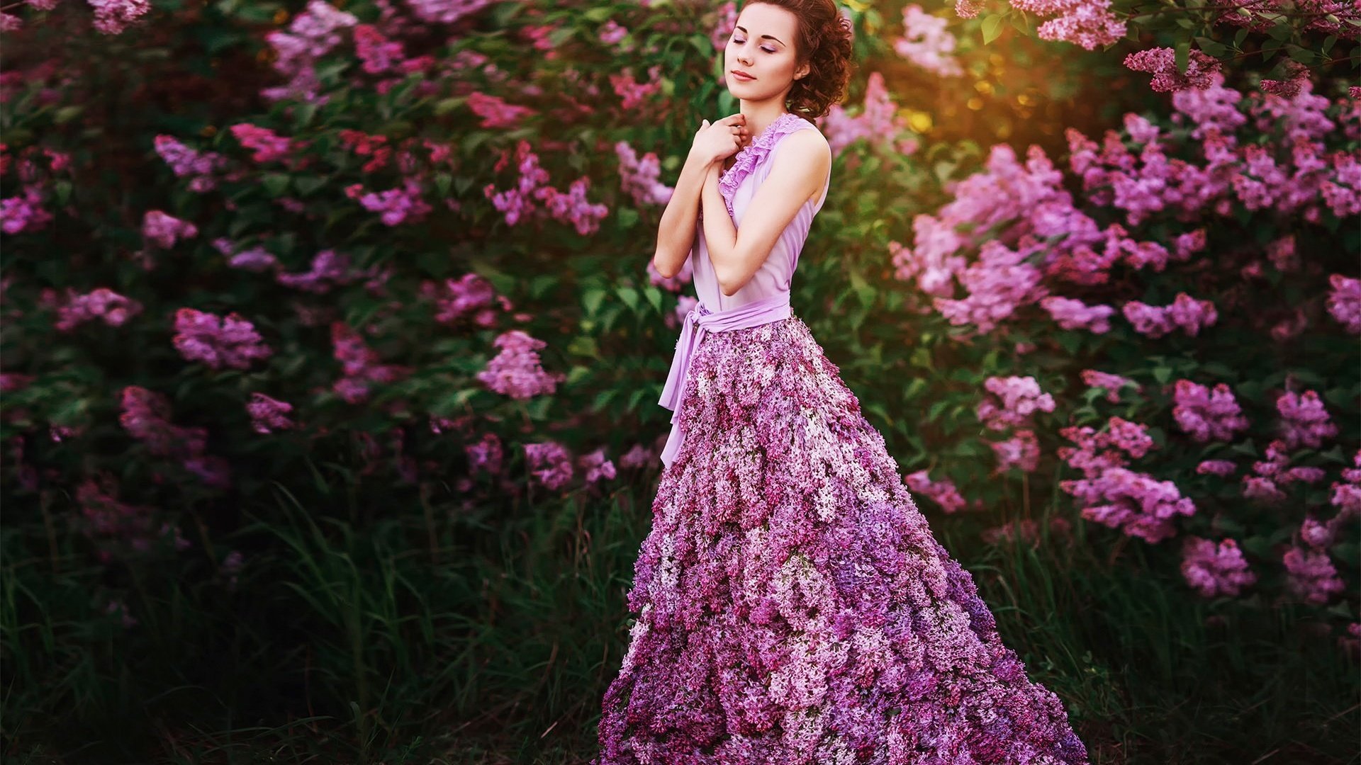 Обои цветы, девушка, платье, весна, сирень, закрытые глаза, lilac dreams, flowers, girl, dress, spring, lilac, closed eyes разрешение 1920x1280 Загрузить