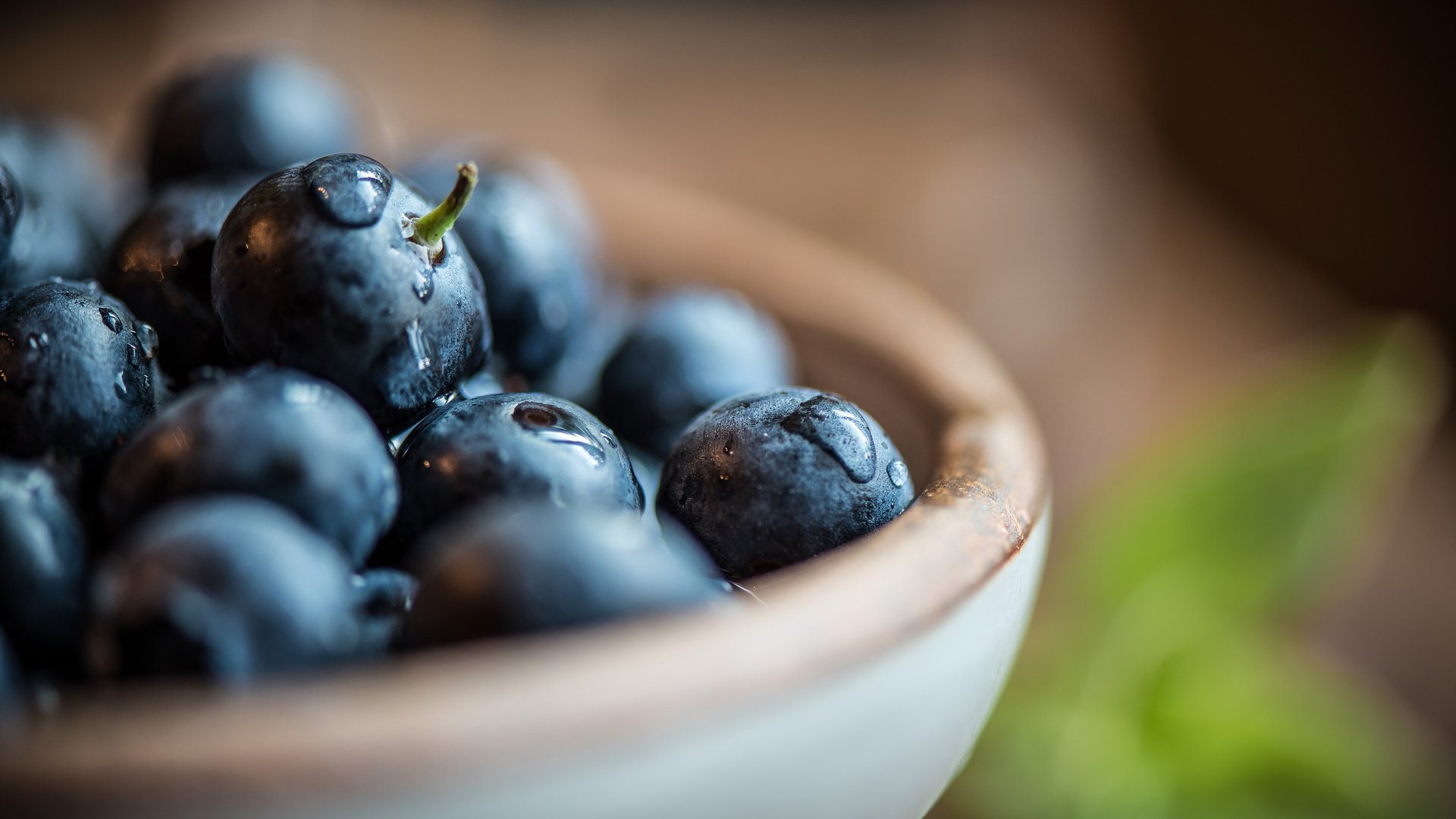 Обои макро, капли, ягода, черника, голубика, macro, drops, berry, blueberries разрешение 3840x2160 Загрузить