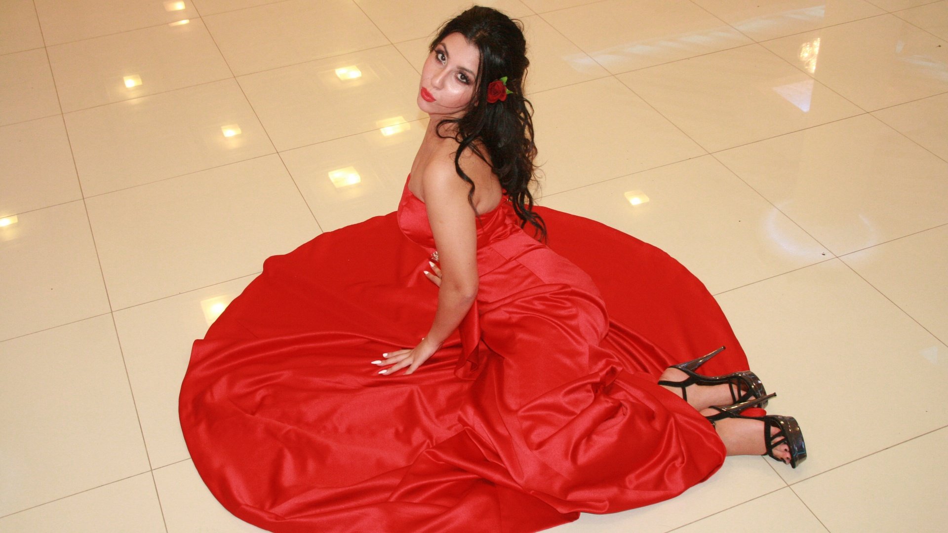 Обои девушка, поза, взгляд, модель, красное платье, girl, pose, look, model, red dress разрешение 3888x2592 Загрузить