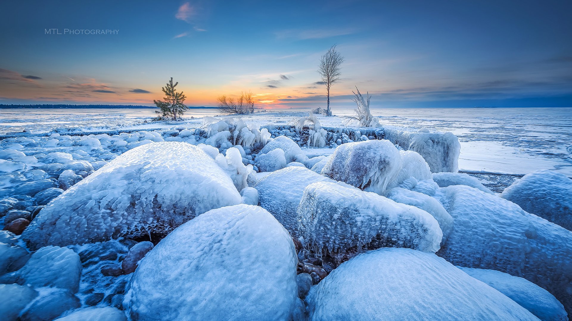 Обои небо, лёд, деревья, озеро, природа, камни, закат, зима, пейзаж, the sky, ice, trees, lake, nature, stones, sunset, winter, landscape разрешение 1920x1200 Загрузить