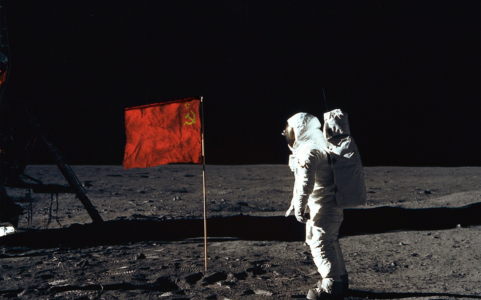 Обои луна, ссср, человек, флаг, первый, на луне, космонавт, the moon, ussr, people, flag, first, on the moon, astronaut разрешение 2560x1600 Загрузить