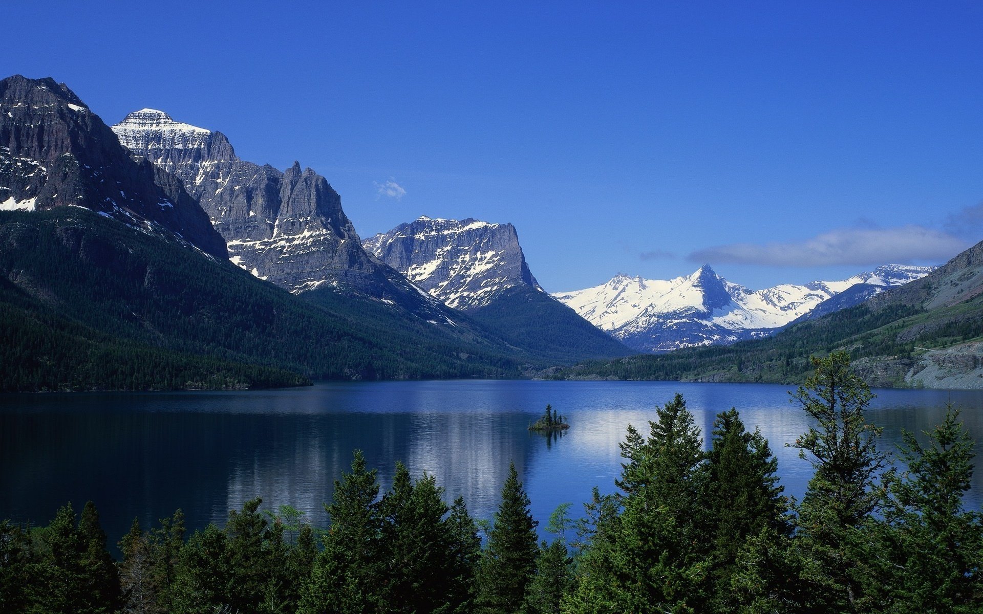 Обои озеро, горы, пейзаж, водная гладь, lake, mountains, landscape, water surface разрешение 2213x1200 Загрузить