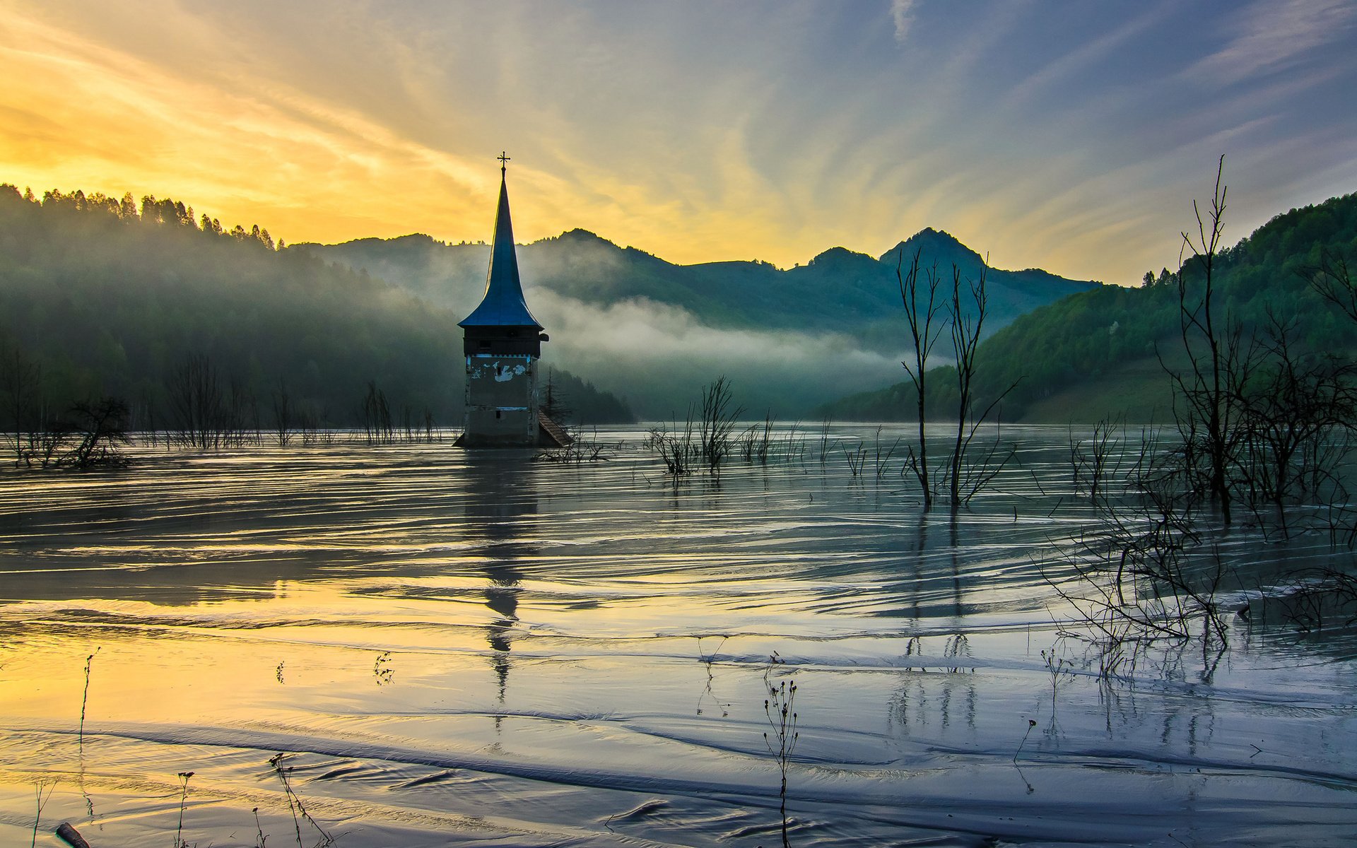 Обои горы, утро, туман, рассвет, весна, церковь, низина, затопленная, mountains, morning, fog, dawn, spring, church, lowland, flooded разрешение 2048x1356 Загрузить