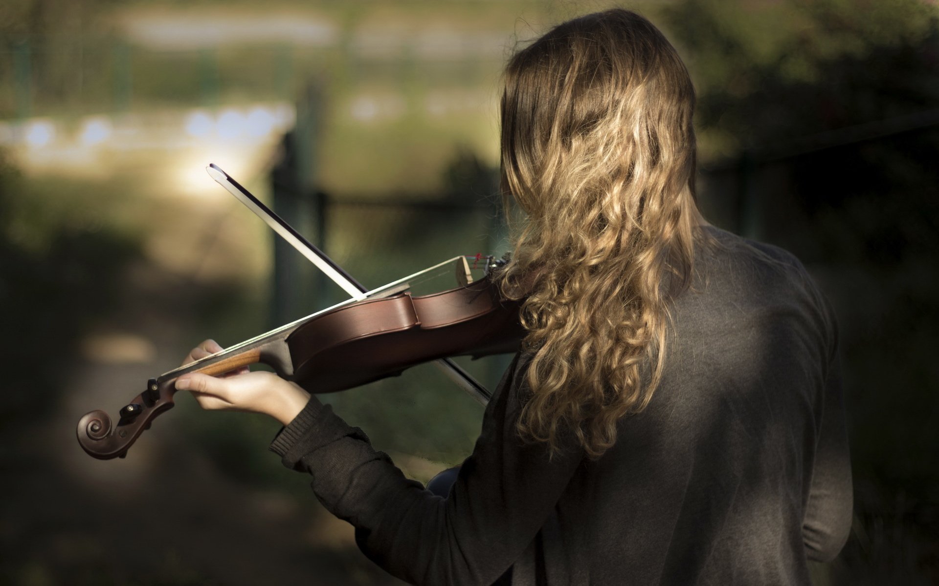 Обои девушка, скрипка, музыка, волосы, girl, violin, music, hair разрешение 2560x1600 Загрузить