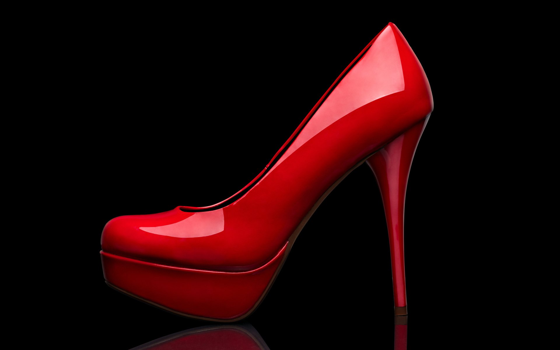 Обои стиль, отражение, фон, красные, черный, туфли, каблук, style, reflection, background, red, black, shoes, heel разрешение 2560x1600 Загрузить