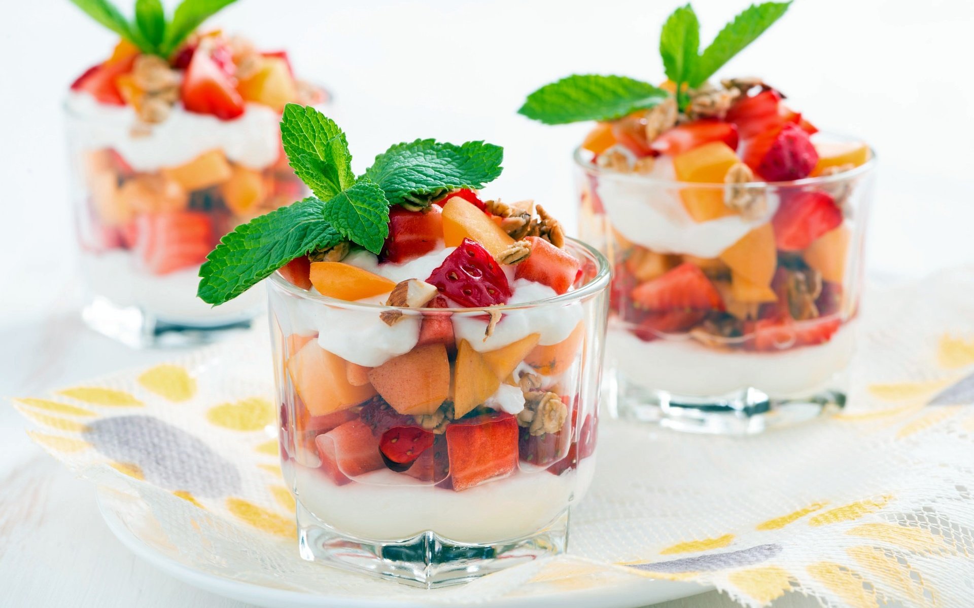 Обои мята, фрукты, ягоды, десерт, фруктовый салат, mint, fruit, berries, dessert, fruit salad разрешение 2048x1367 Загрузить