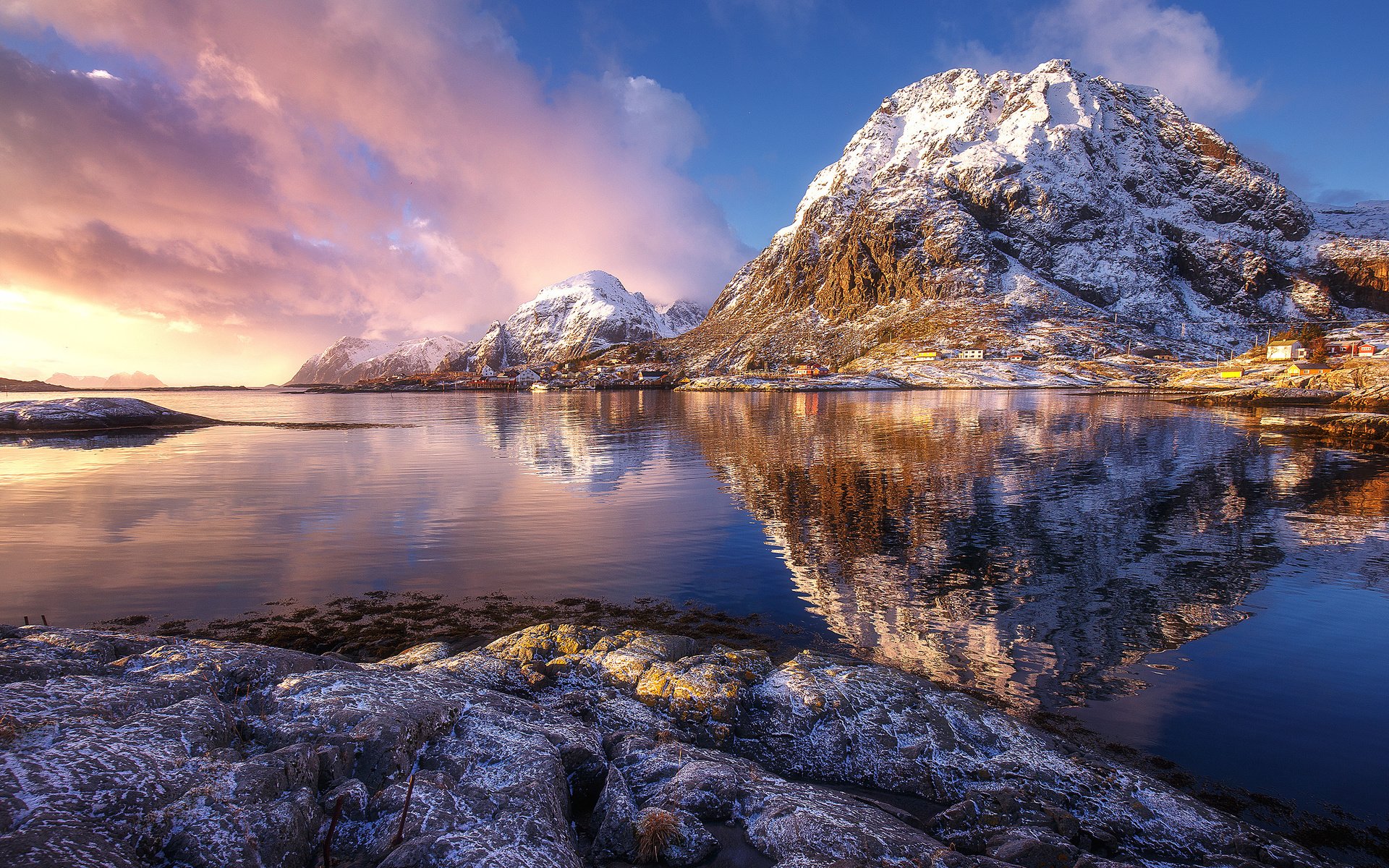 Норвегия скалы озеро