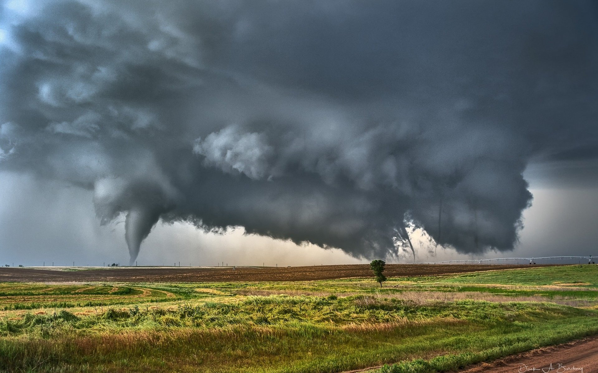 Обои небо, природа, тучи, поля, весна, стихия, торнадо, derek burdeny, the sky, nature, clouds, field, spring, element, tornado разрешение 2048x1365 Загрузить