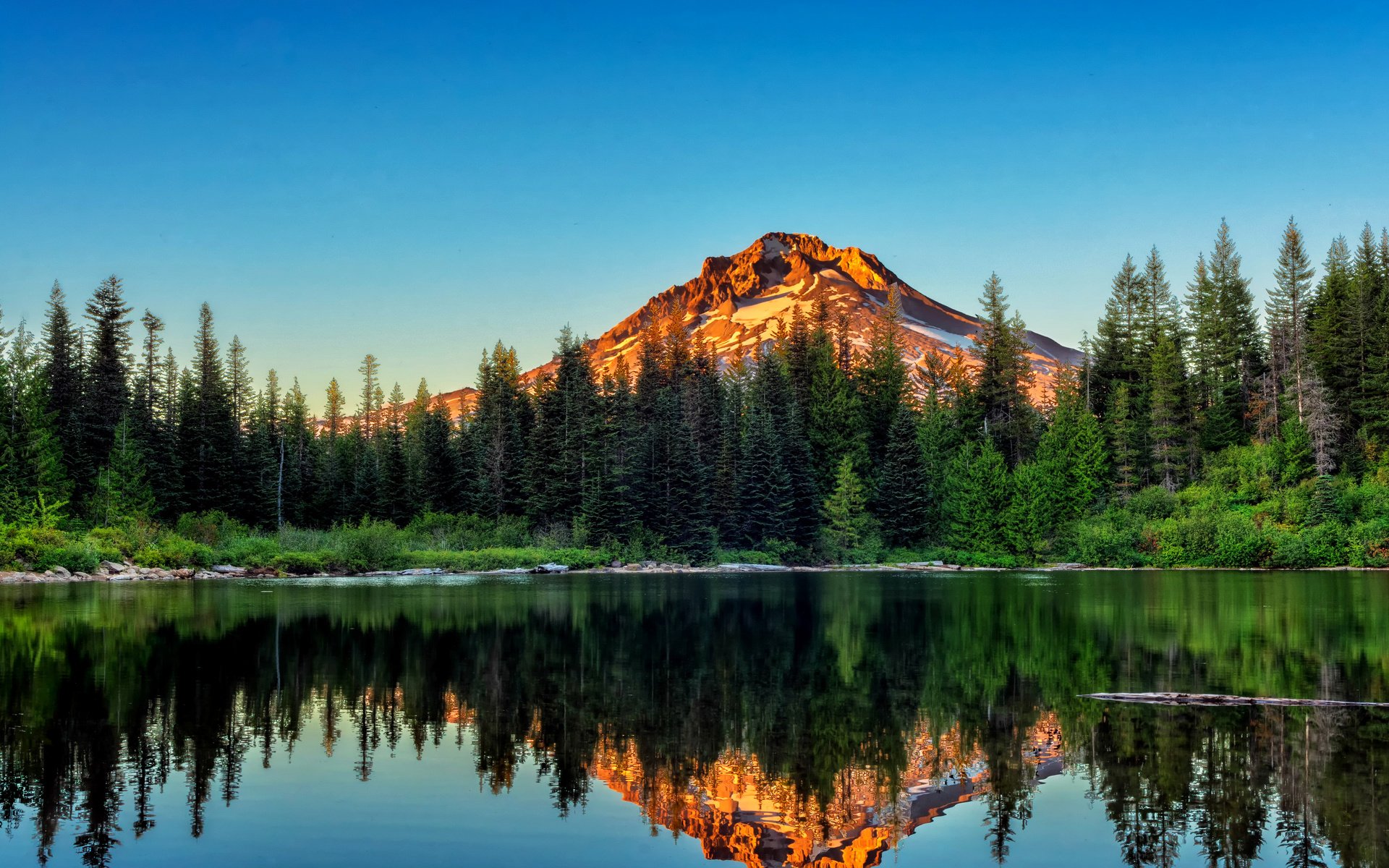 Обои небо, деревья, вода, озеро, берег, лес, отражение, гора, the sky, trees, water, lake, shore, forest, reflection, mountain разрешение 3000x2000 Загрузить