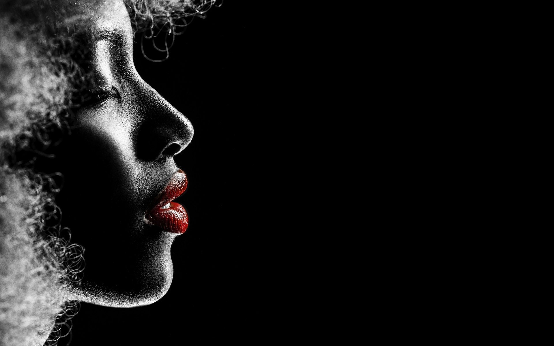 Обои девушка, профиль, черный фон, губы, силуэт, помада, girl, profile, black background, lips, silhouette, lipstick разрешение 2500x1385 Загрузить