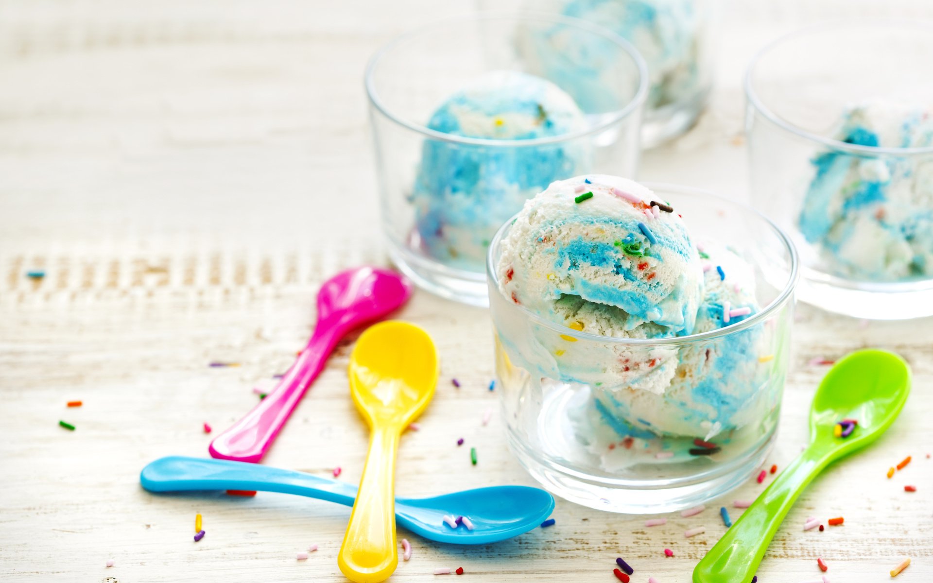 Обои мороженое, окрас, голубая, мороженное, десерт, креманки, ice cream, color, blue, dessert, bowl разрешение 4905x3384 Загрузить
